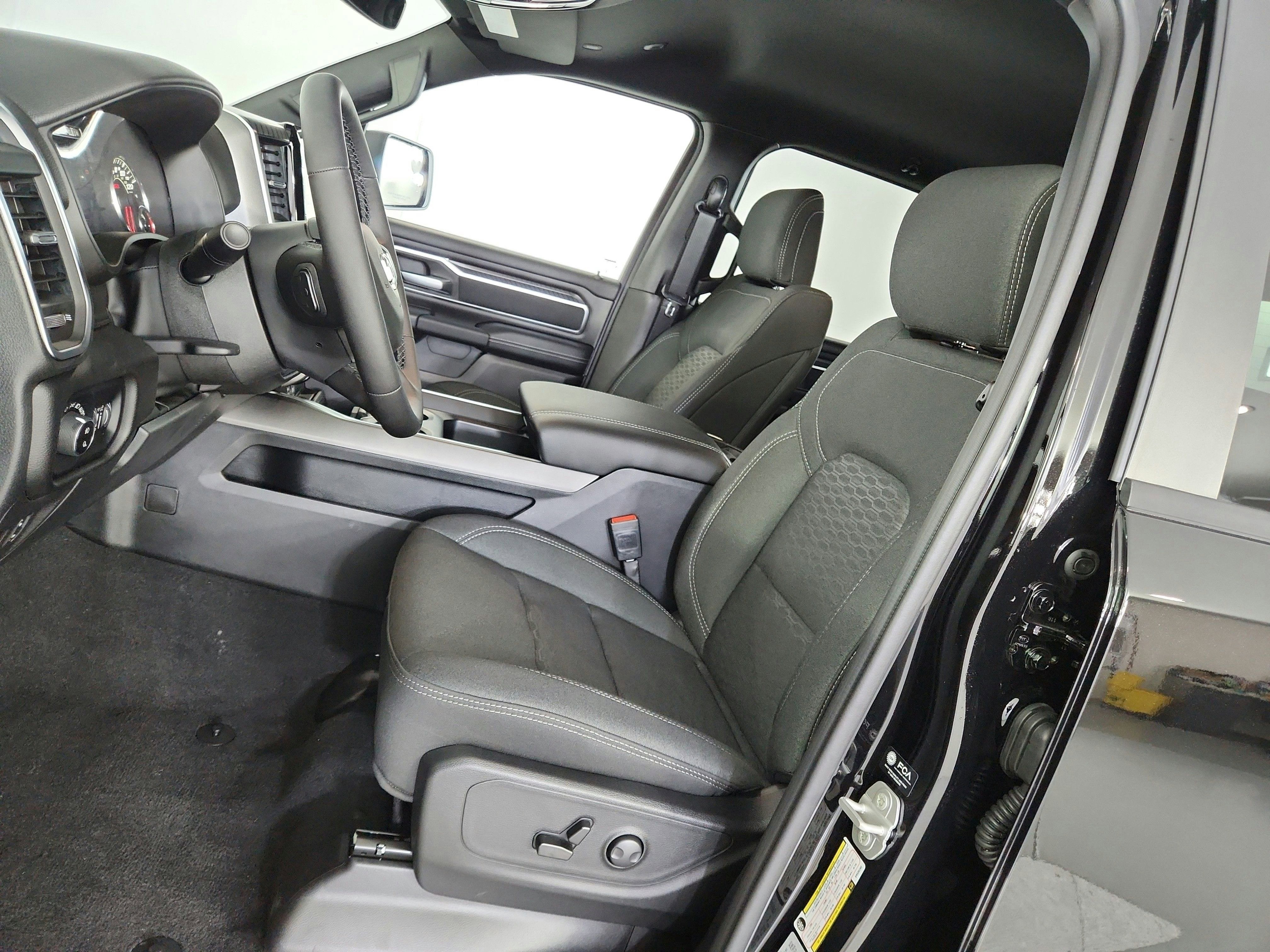 2025 RAM 1500 Big Horn Crew Cab 4x4 5'7' Box