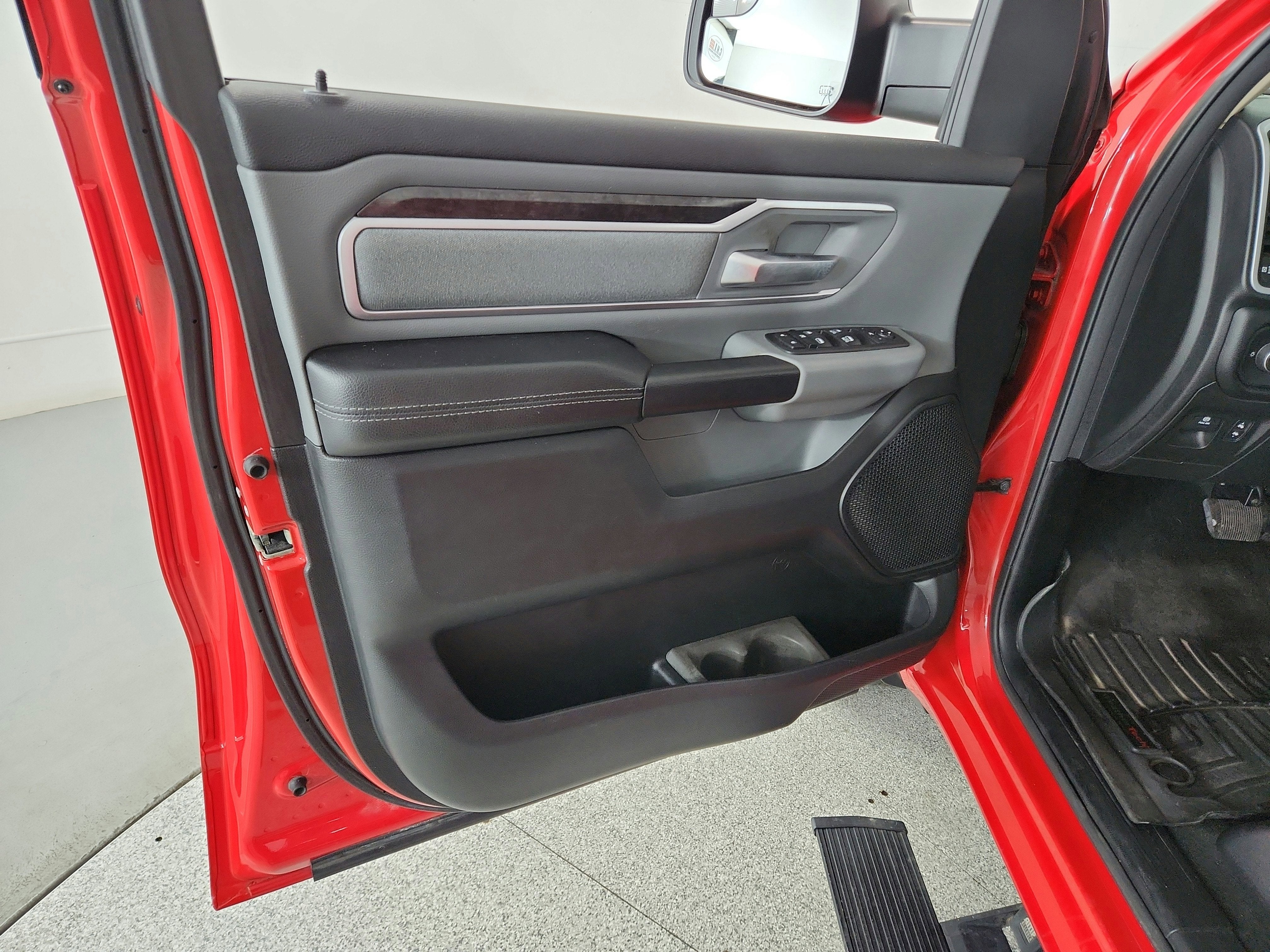 2020 RAM 1500 Big Horn Crew Cab 4x4 5'7' Box