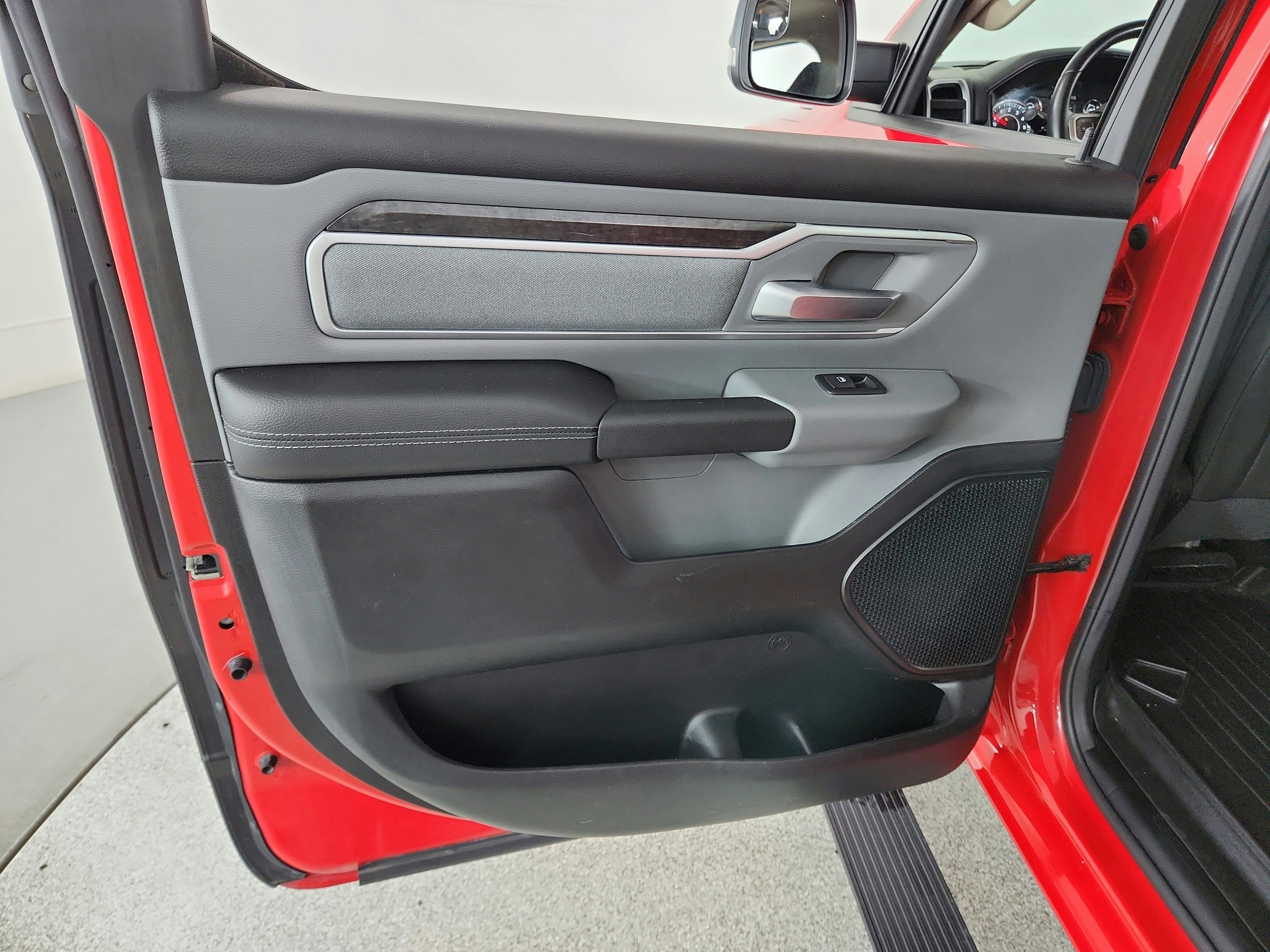 2020 RAM 1500 Big Horn Crew Cab 4x4 5'7' Box