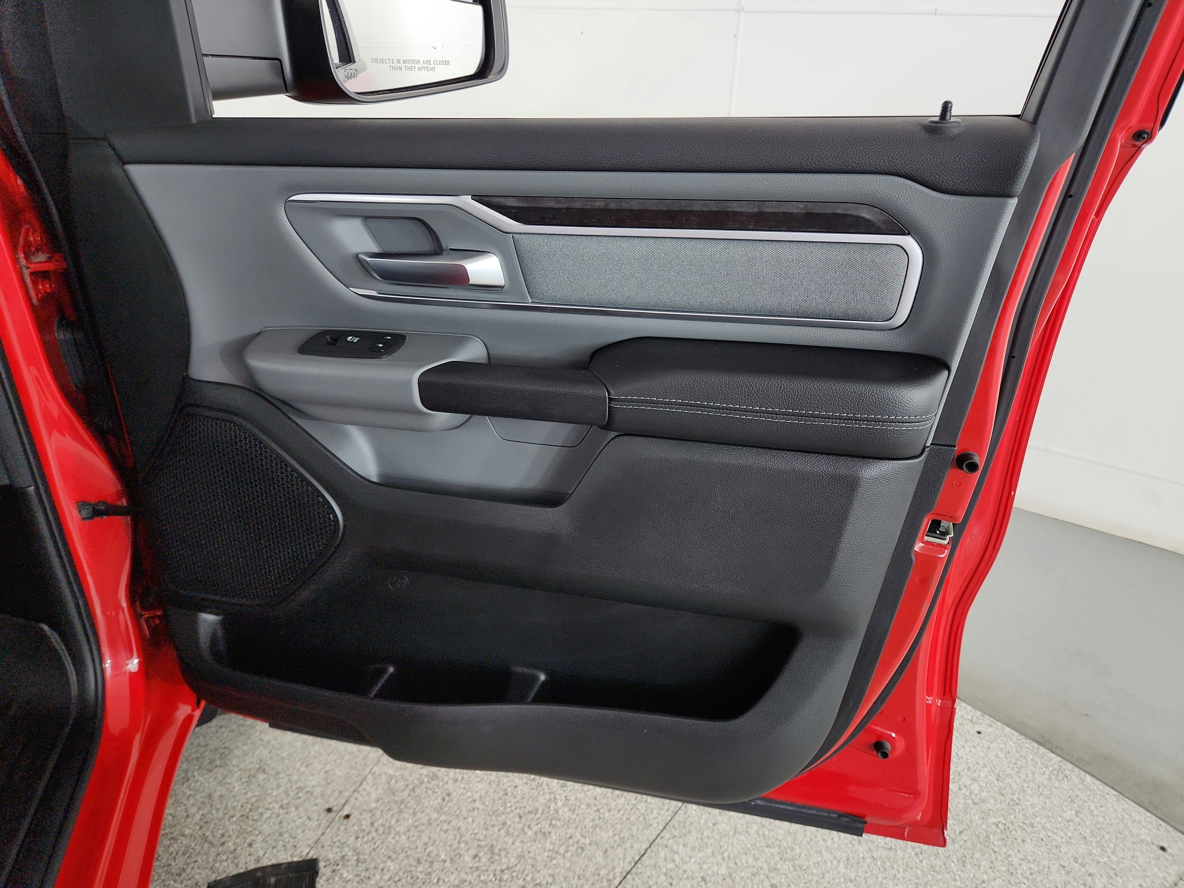 2020 RAM 1500 Big Horn Crew Cab 4x4 5'7' Box