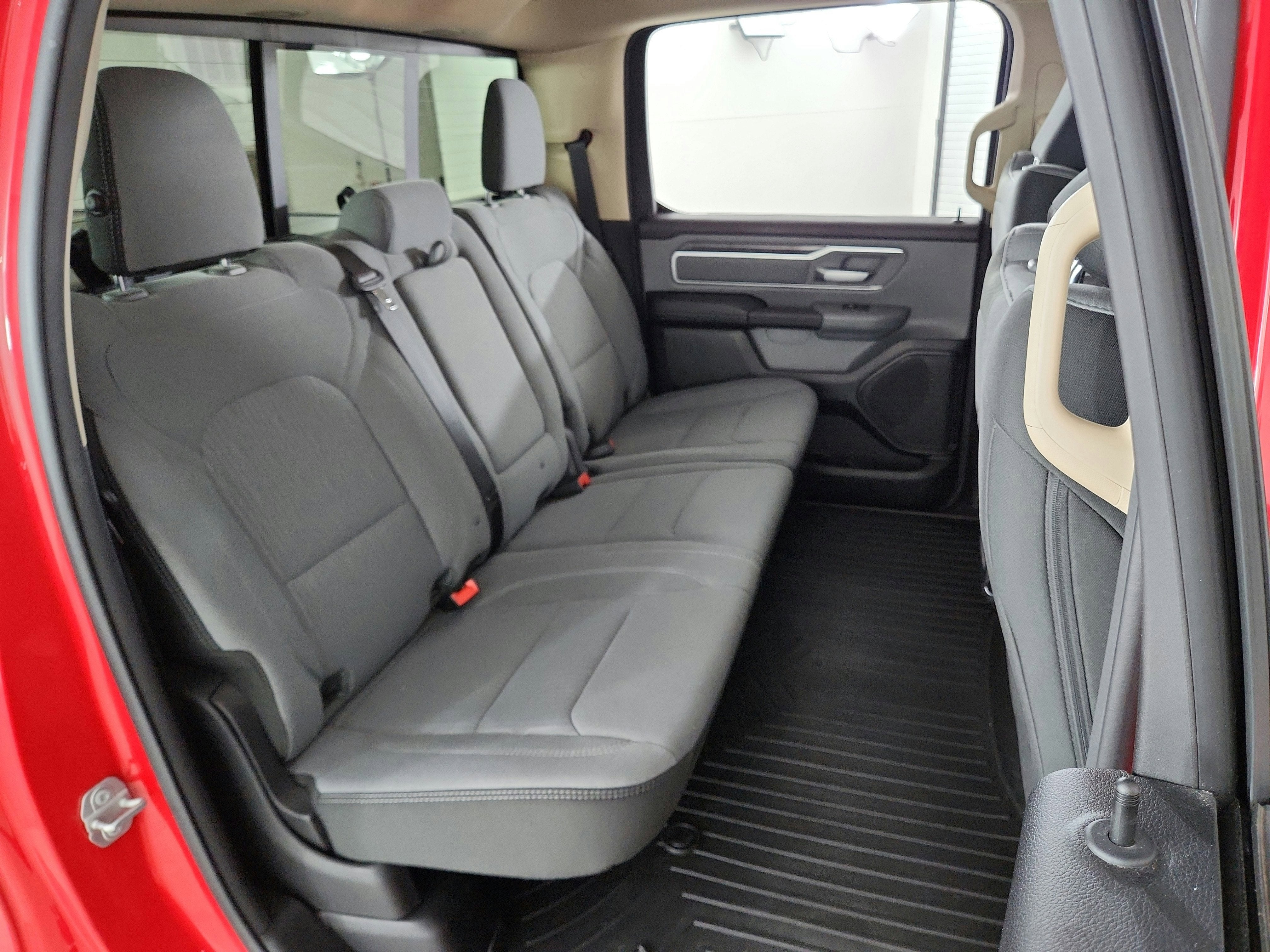 2020 RAM 1500 Big Horn Crew Cab 4x4 5'7' Box
