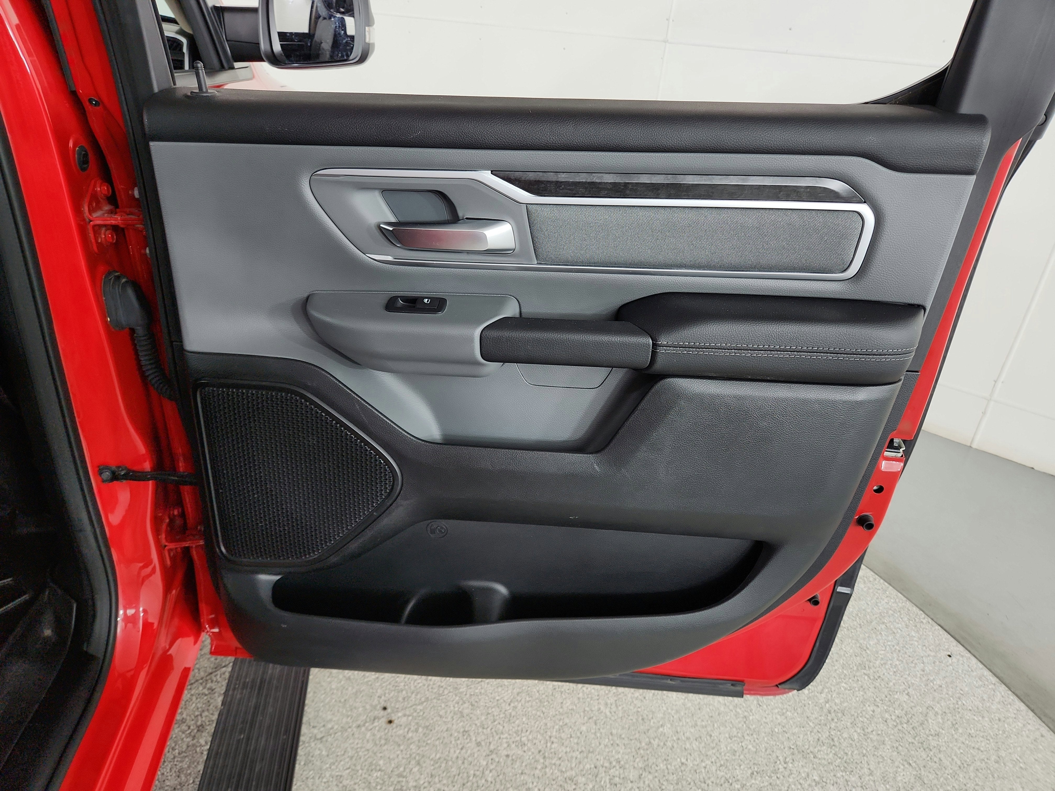 2020 RAM 1500 Big Horn Crew Cab 4x4 5'7' Box