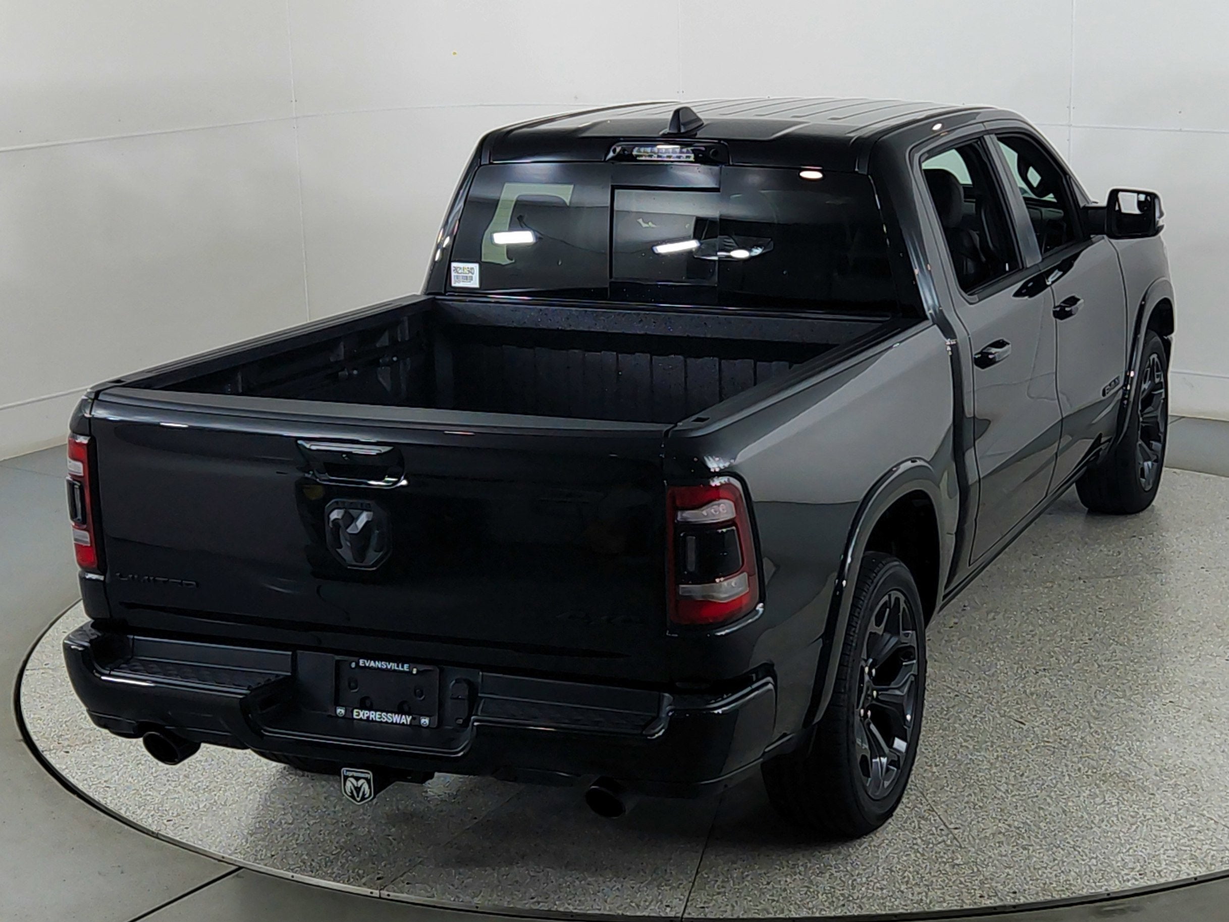 2024 RAM 1500 Limited Crew Cab 4x4 5'7' Box