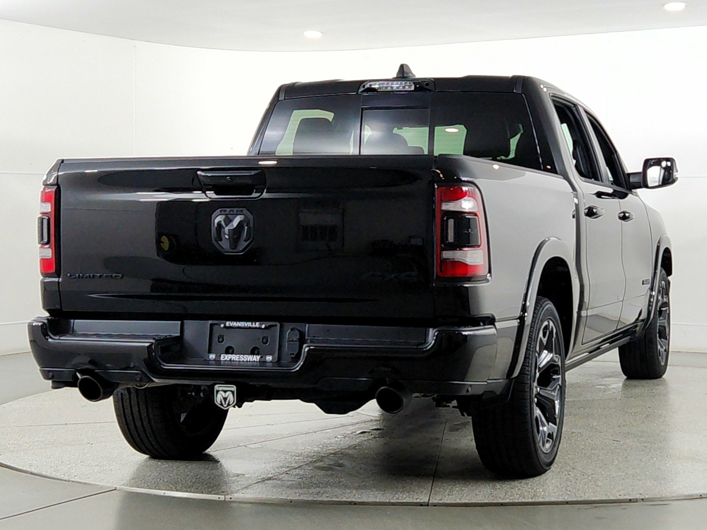 2024 RAM 1500 Limited Crew Cab 4x4 5'7' Box