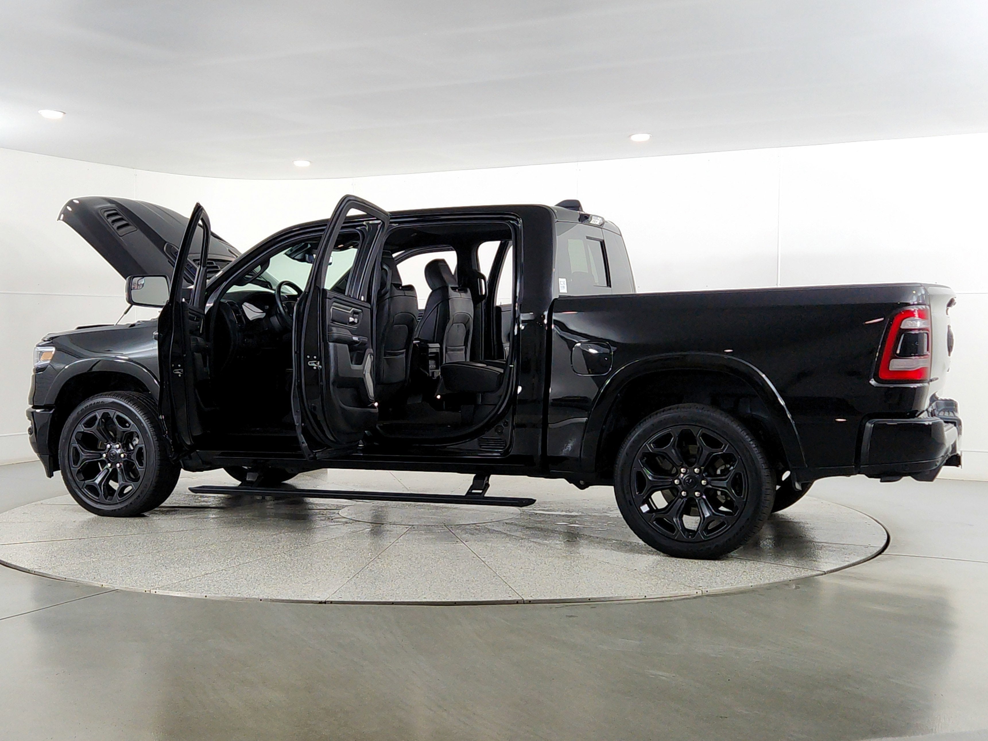 2024 RAM 1500 Limited Crew Cab 4x4 5'7' Box