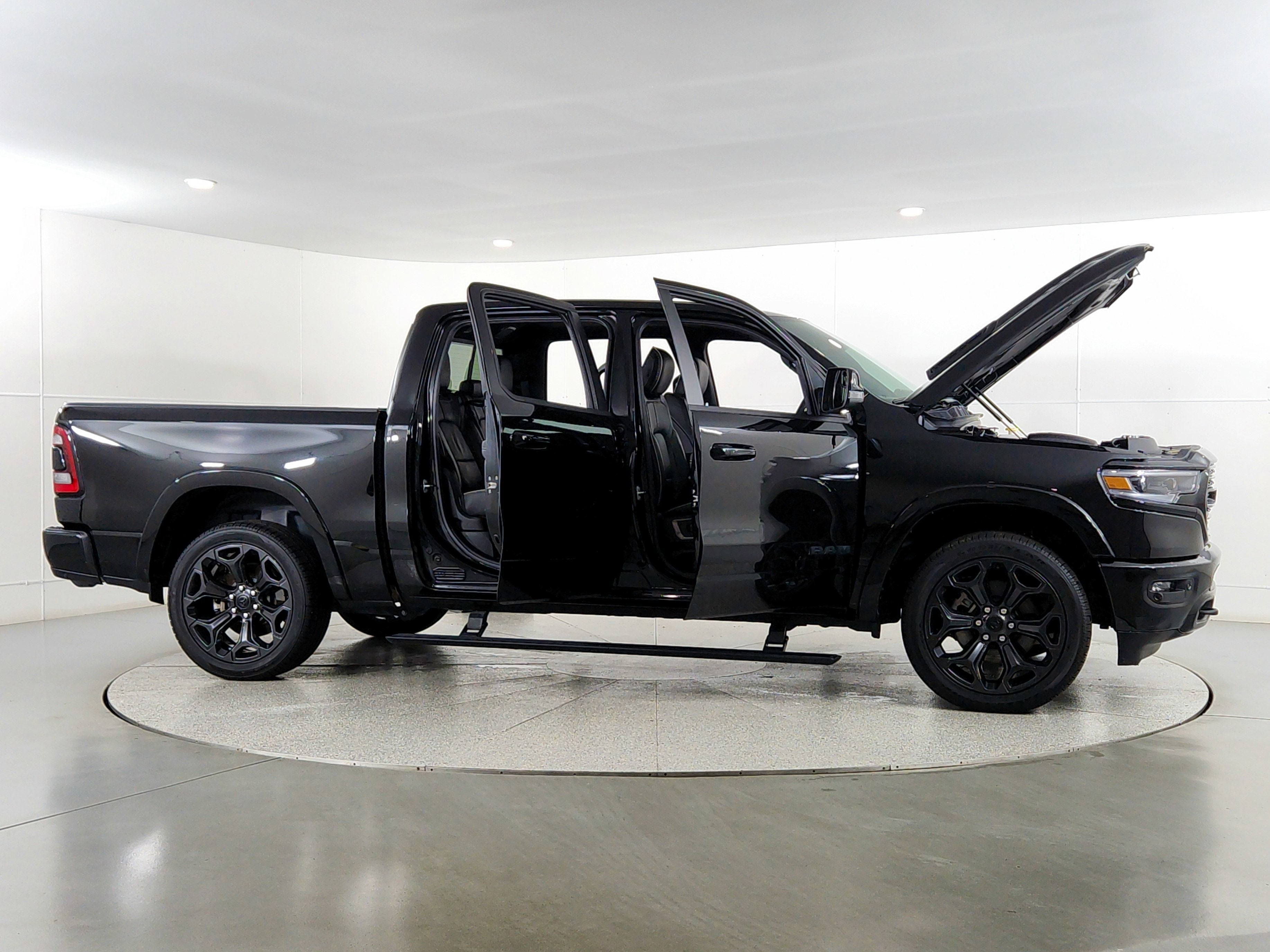 2024 RAM 1500 Limited Crew Cab 4x4 5'7' Box