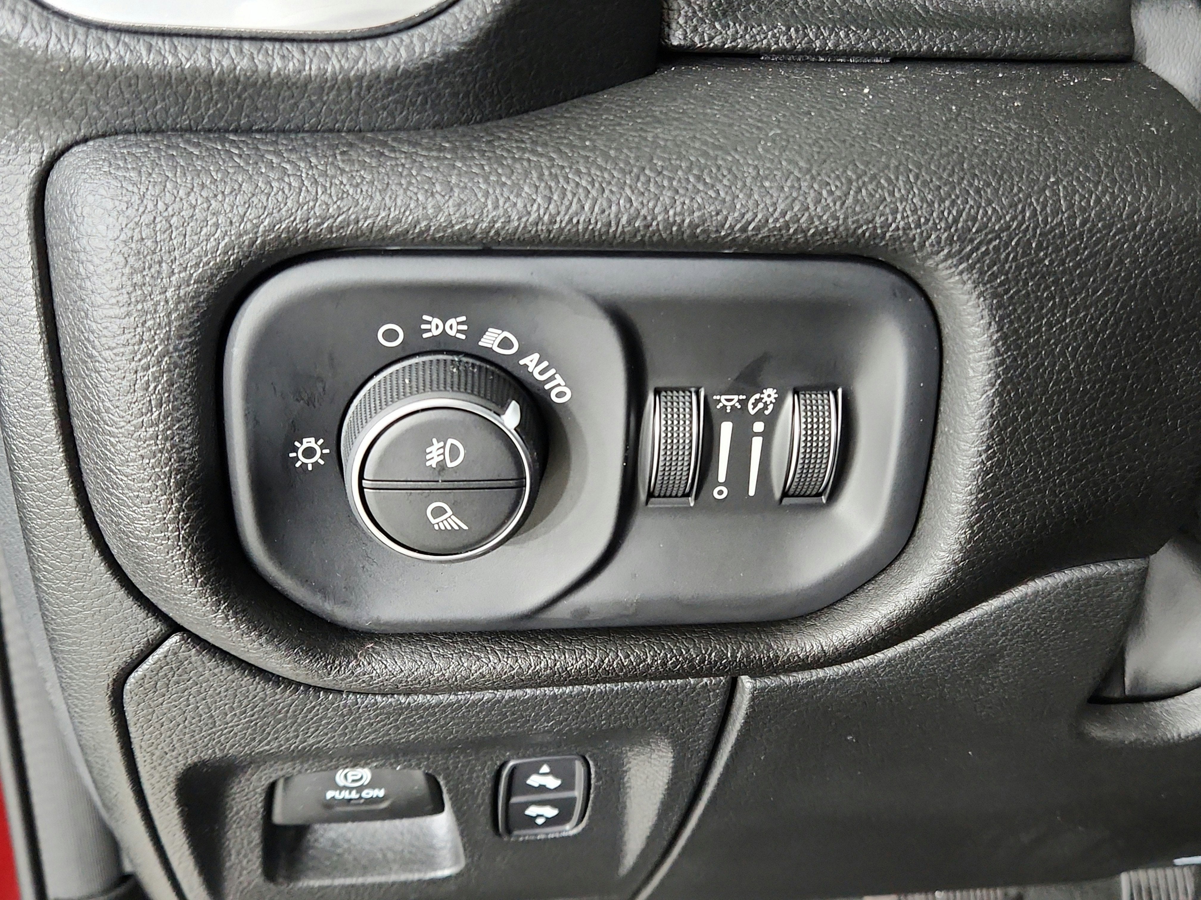 2023 RAM 1500 Laramie Crew Cab 4x4 5'7' Box