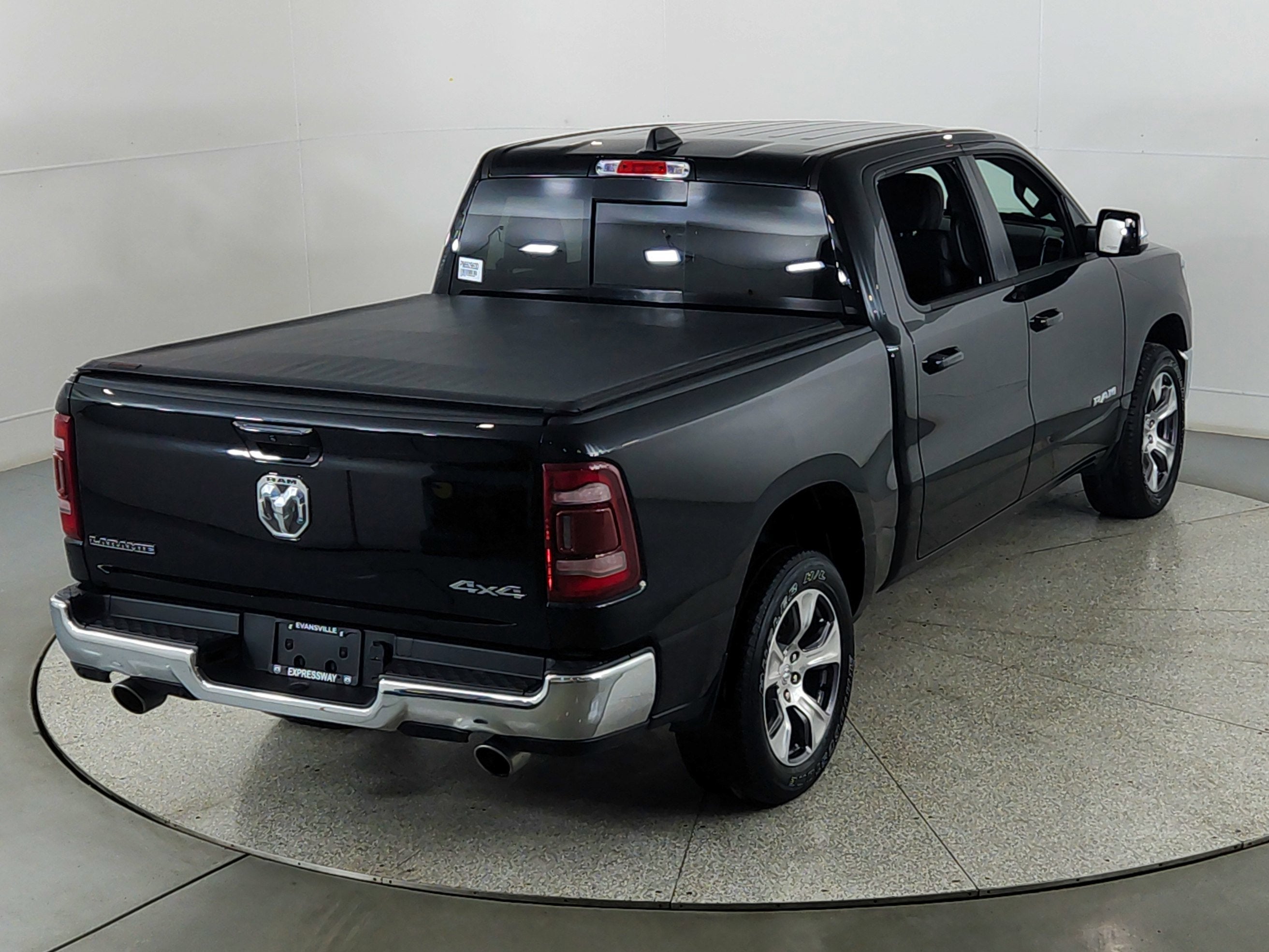 2023 RAM 1500 Laramie Crew Cab 4x4 5'7' Box