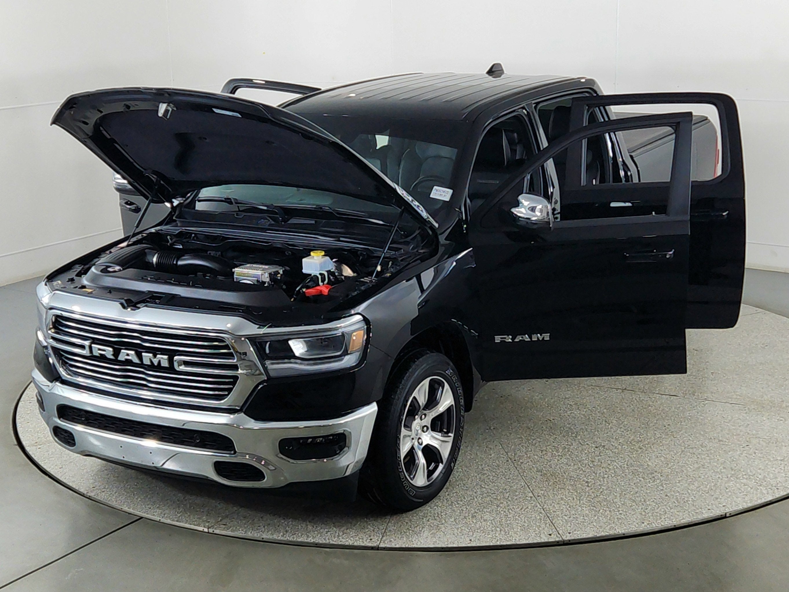 2023 RAM 1500 Laramie Crew Cab 4x4 5'7' Box