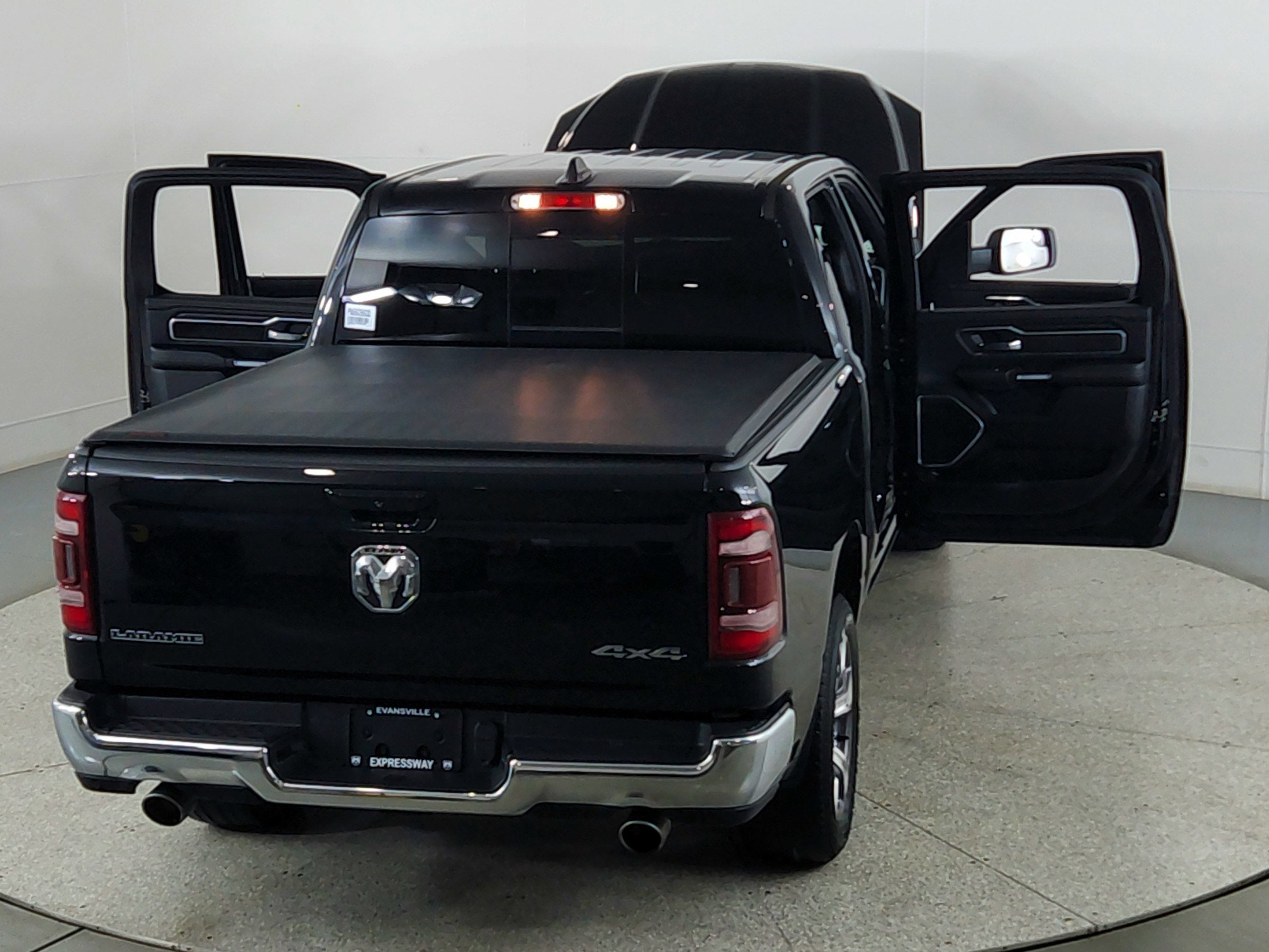 2023 RAM 1500 Laramie Crew Cab 4x4 5'7' Box