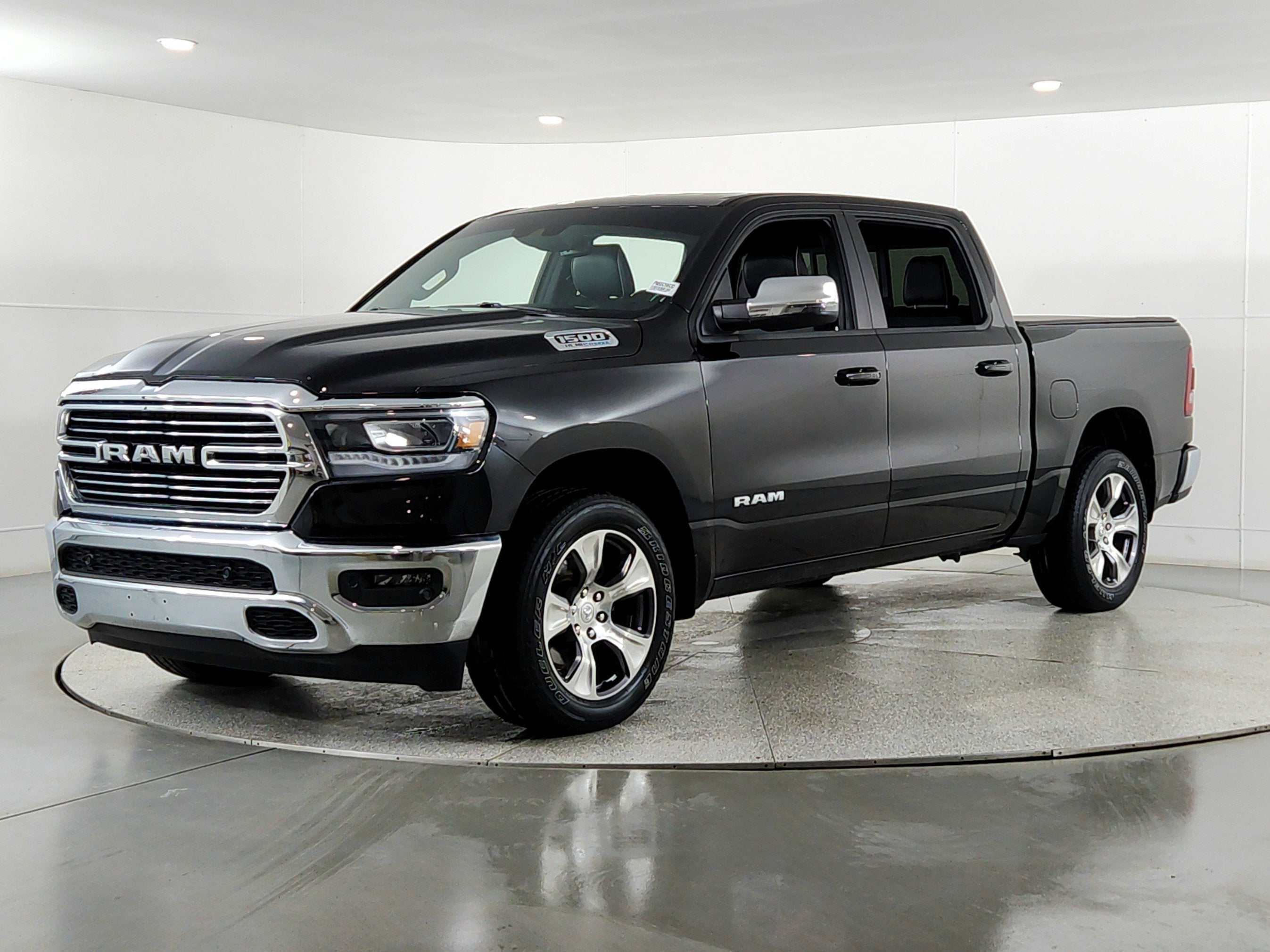 2023 RAM 1500 Laramie Crew Cab 4x4 5'7' Box
