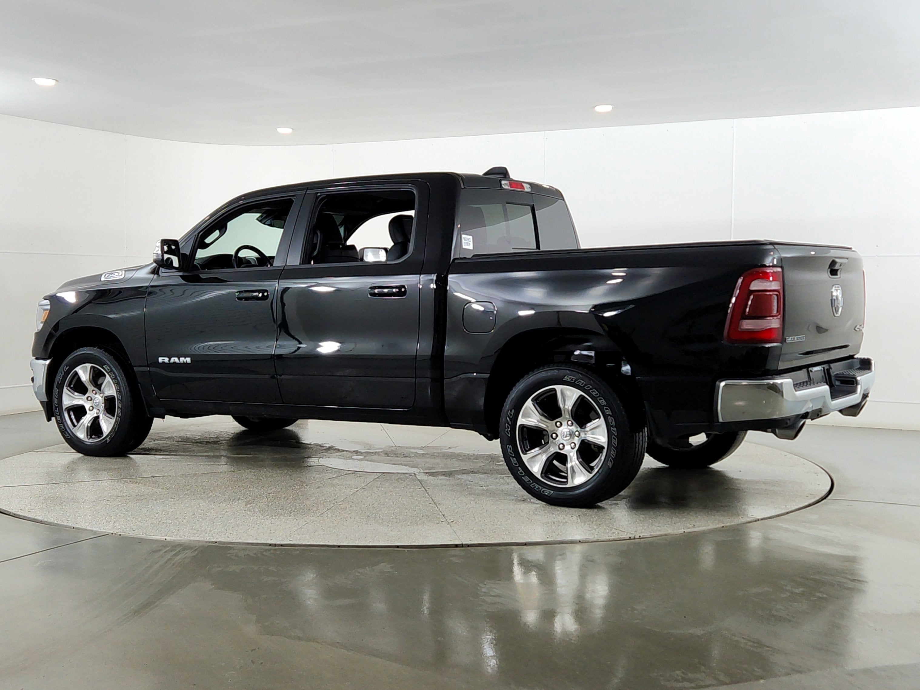 2023 RAM 1500 Laramie Crew Cab 4x4 5'7' Box