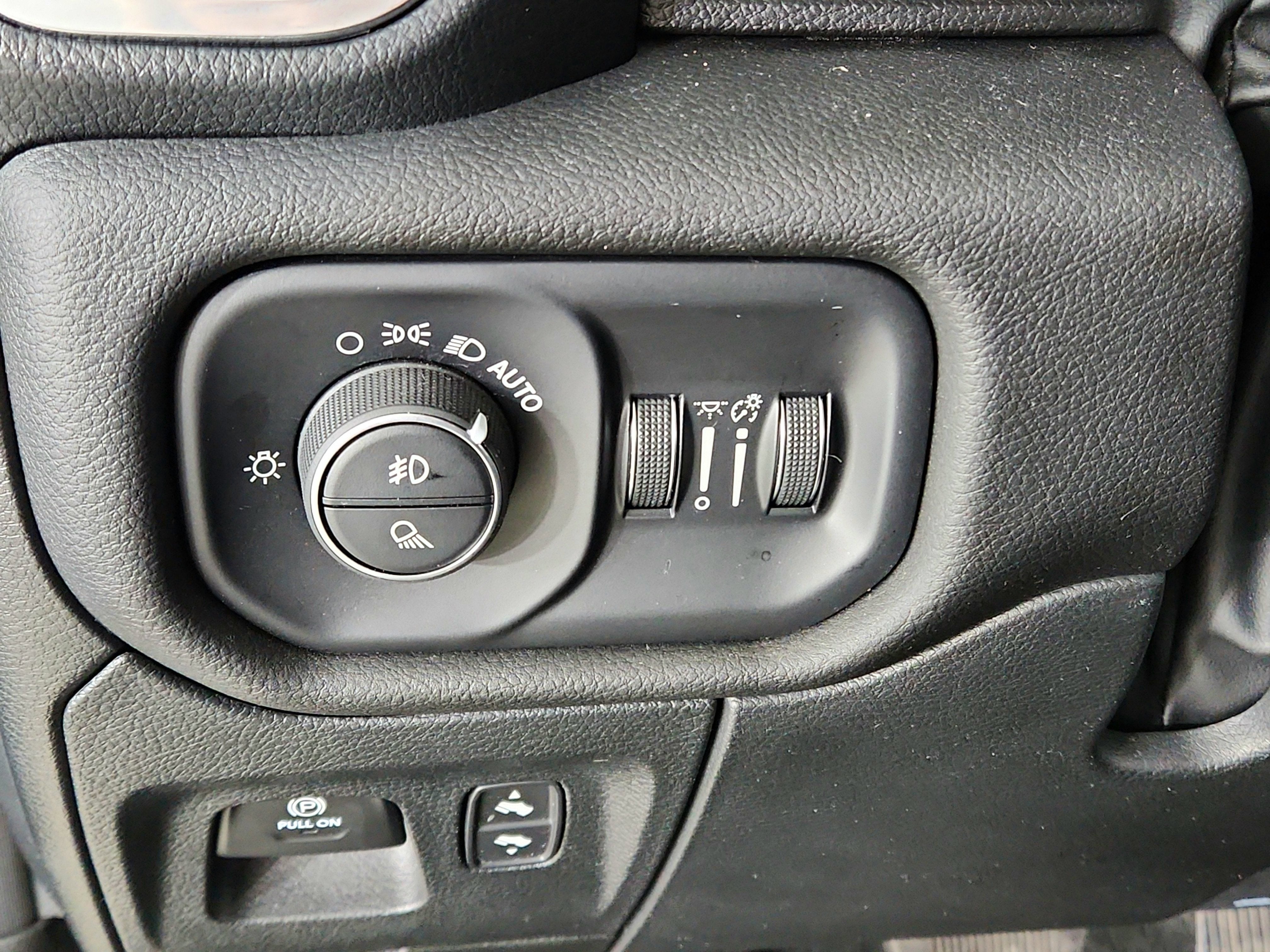 2023 RAM 1500 Laramie Crew Cab 4x4 5'7' Box