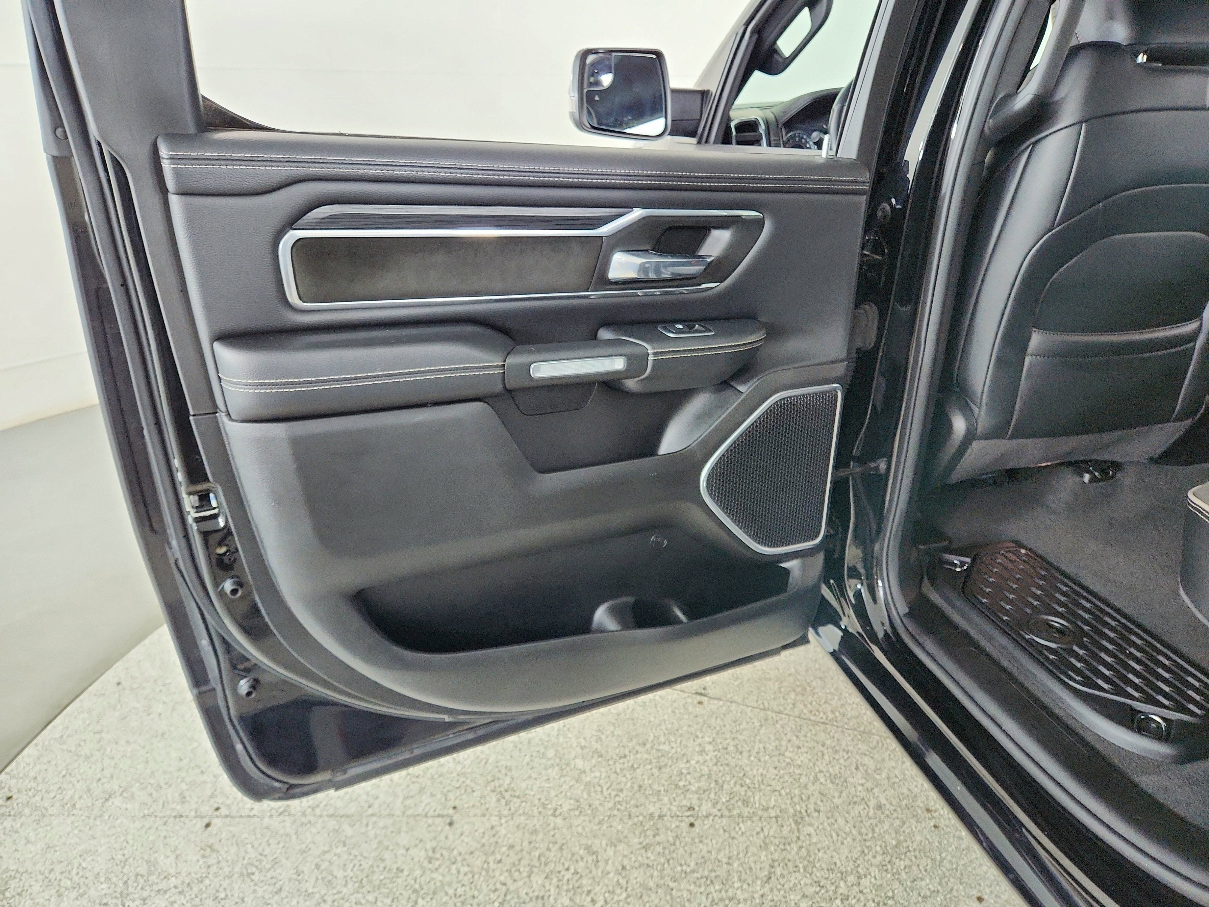 2023 RAM 1500 Laramie Crew Cab 4x4 5'7' Box