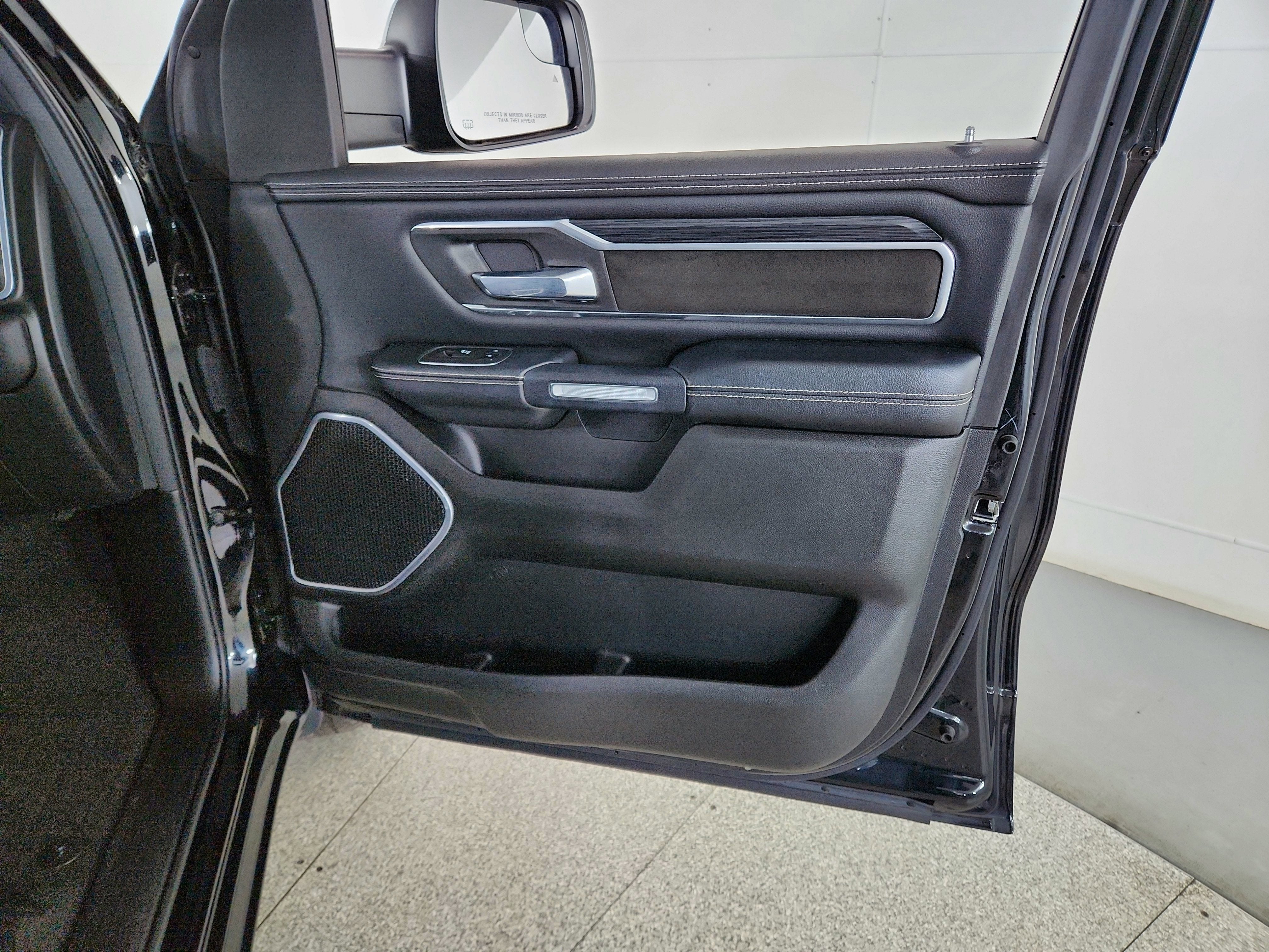 2023 RAM 1500 Laramie Crew Cab 4x4 5'7' Box