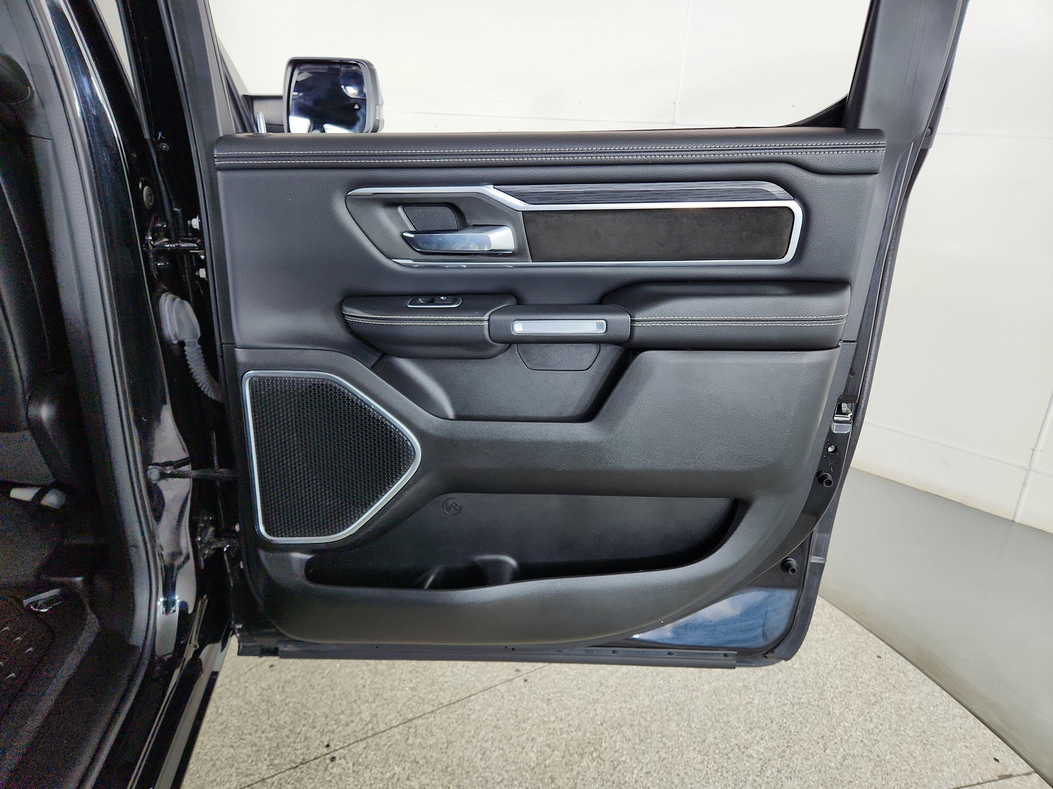 2023 RAM 1500 Laramie Crew Cab 4x4 5'7' Box