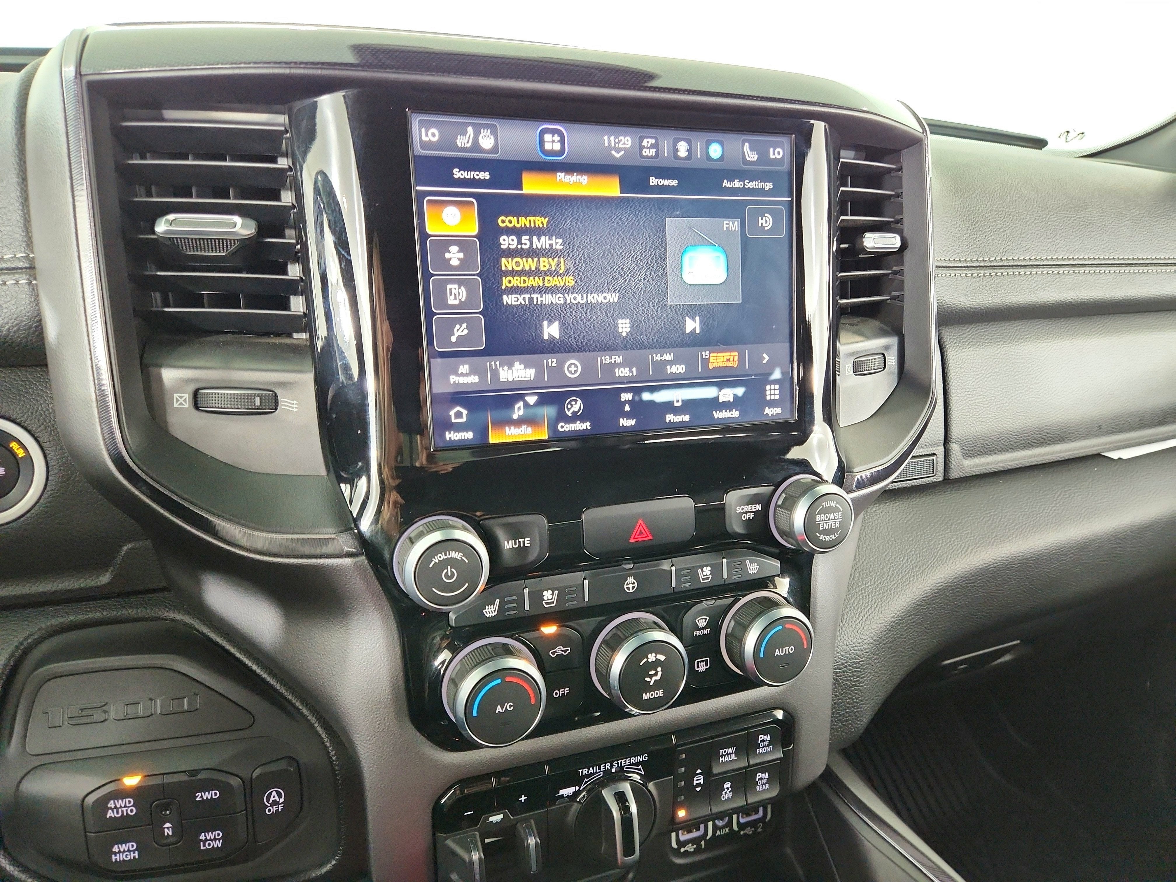 2022 RAM 1500 Laramie Crew Cab 4x4 5'7' Box