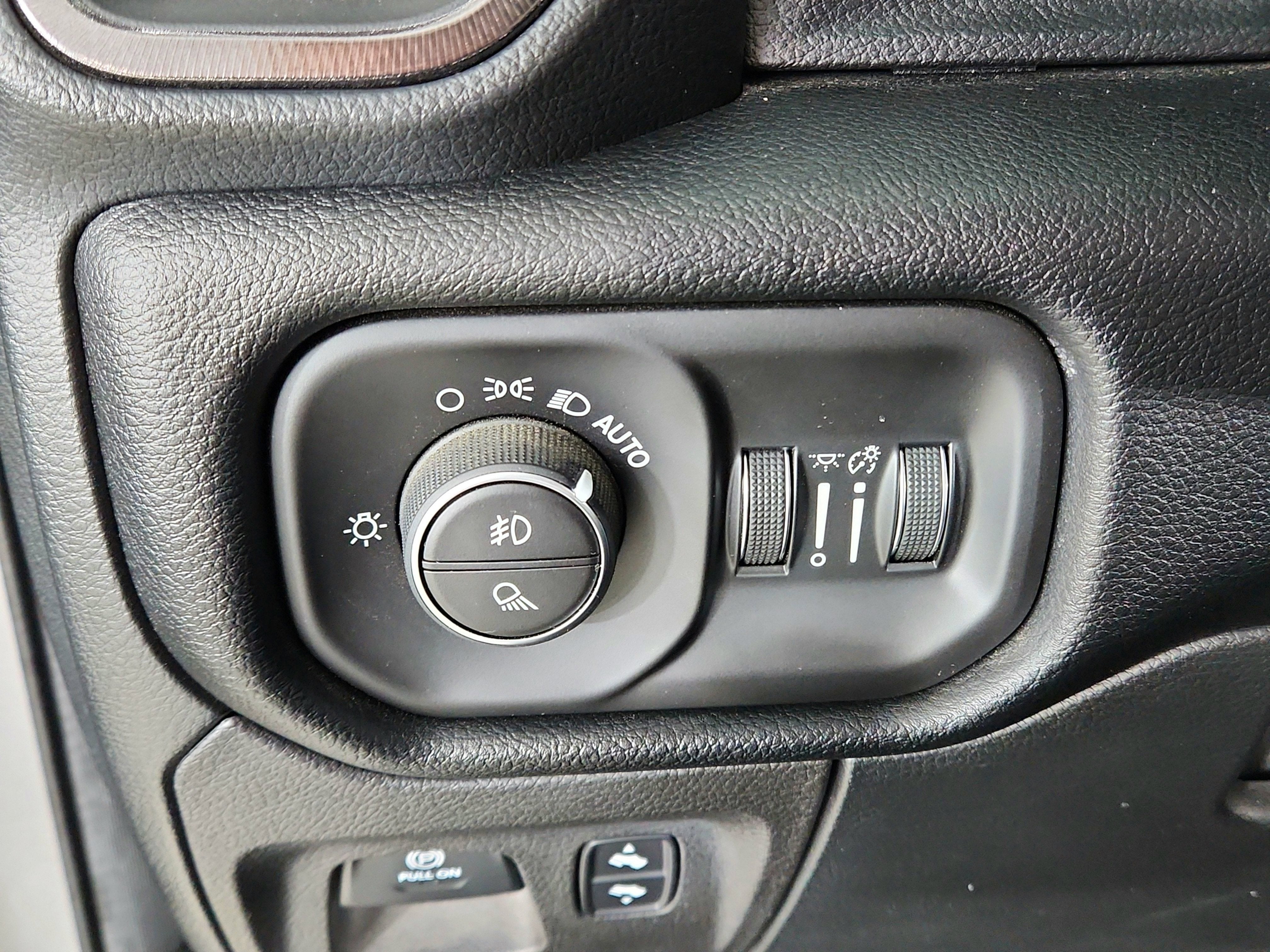 2022 RAM 1500 Laramie Crew Cab 4x4 5'7' Box