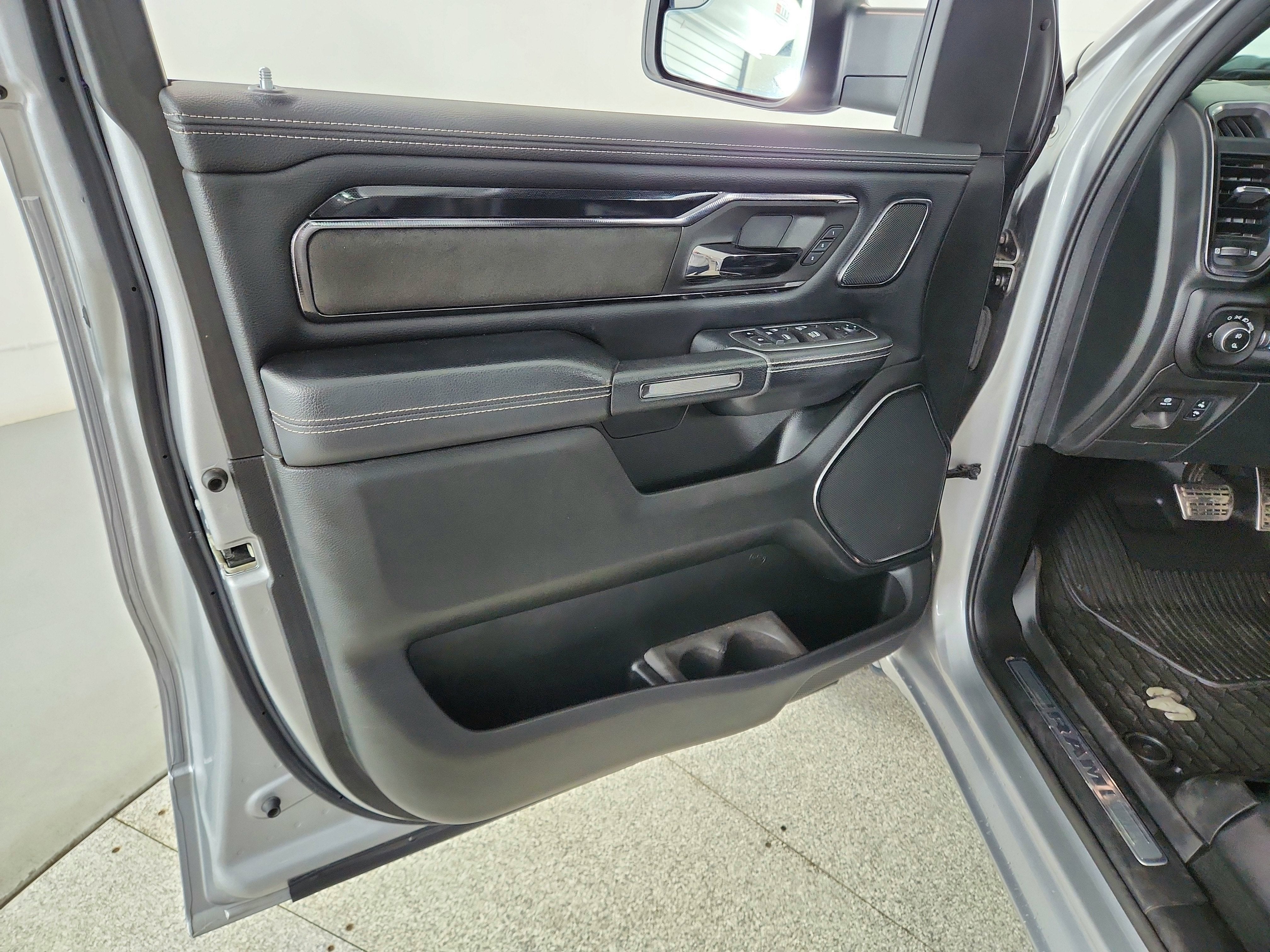 2022 RAM 1500 Laramie Crew Cab 4x4 5'7' Box