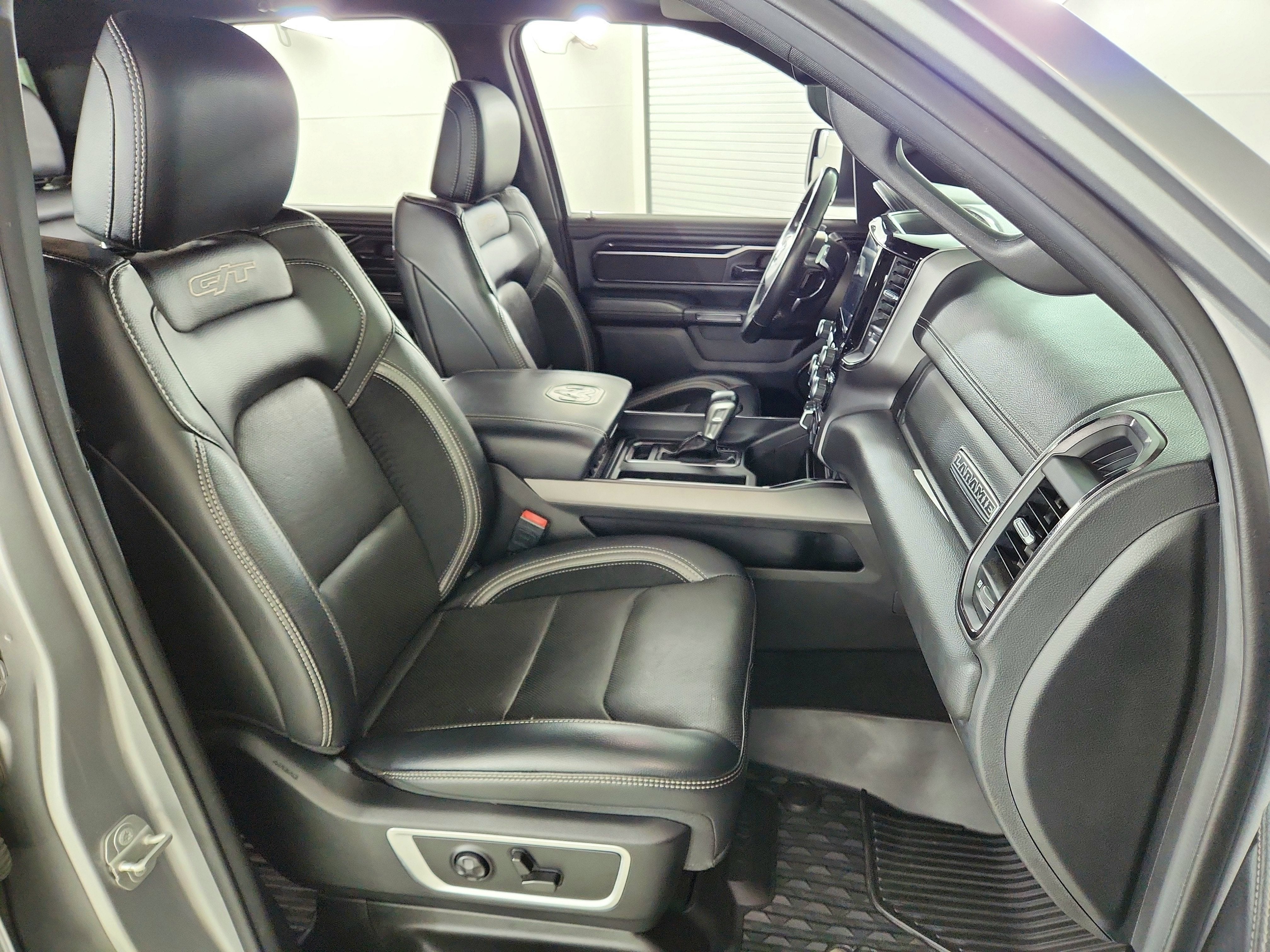2022 RAM 1500 Laramie Crew Cab 4x4 5'7' Box