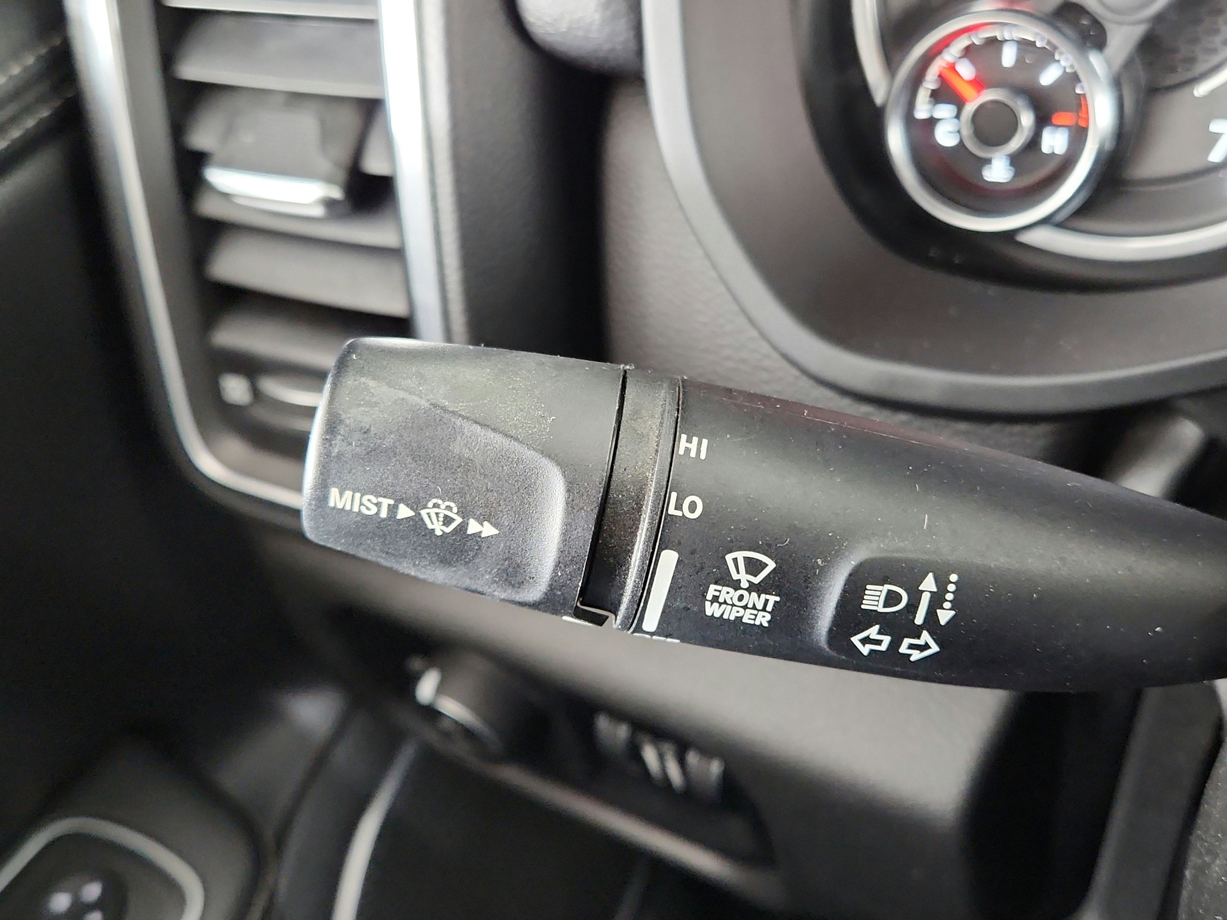 2023 RAM 1500 Laramie Crew Cab 4x4 5'7' Box