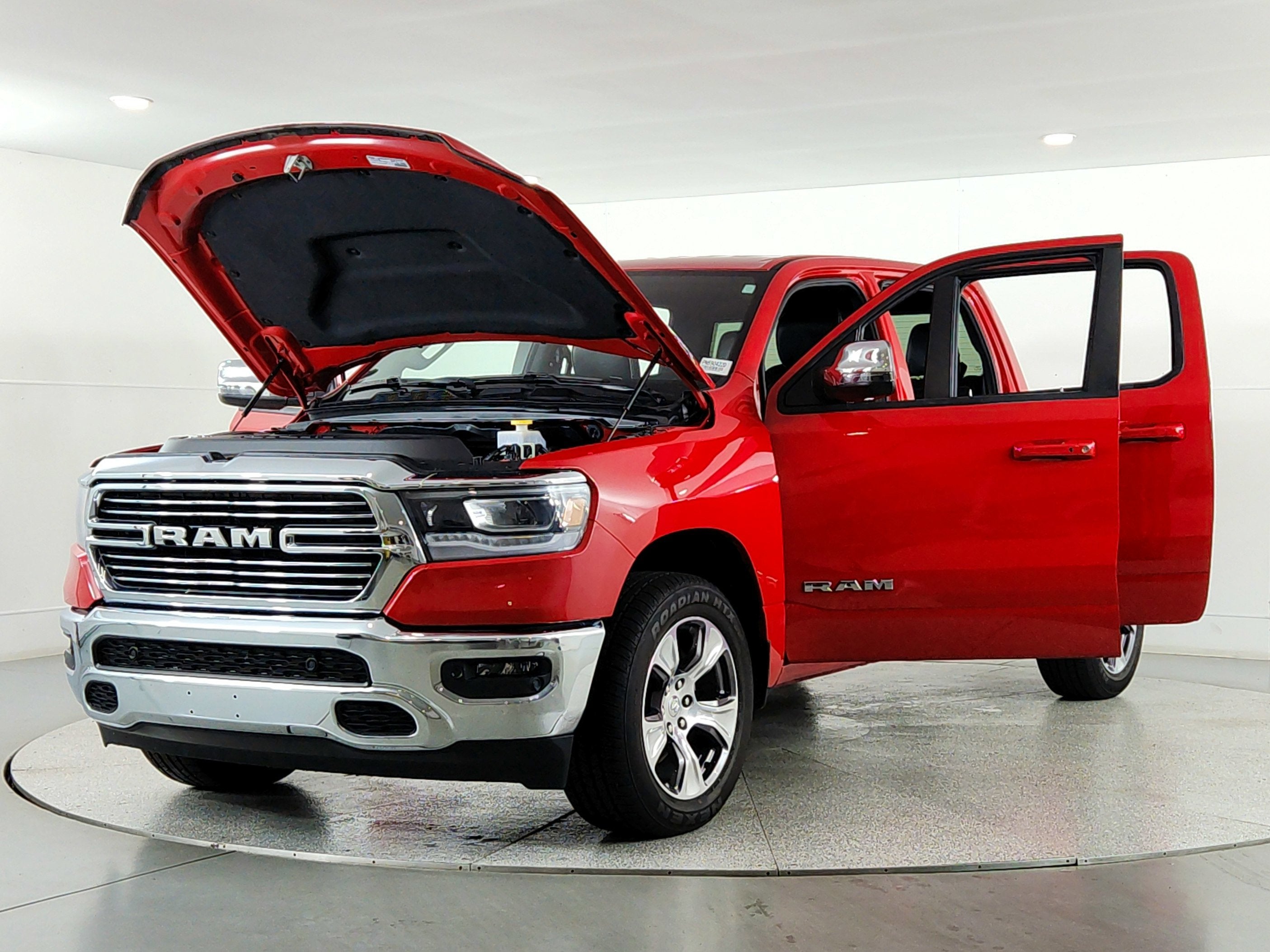 2023 RAM 1500 Laramie Crew Cab 4x4 5'7' Box