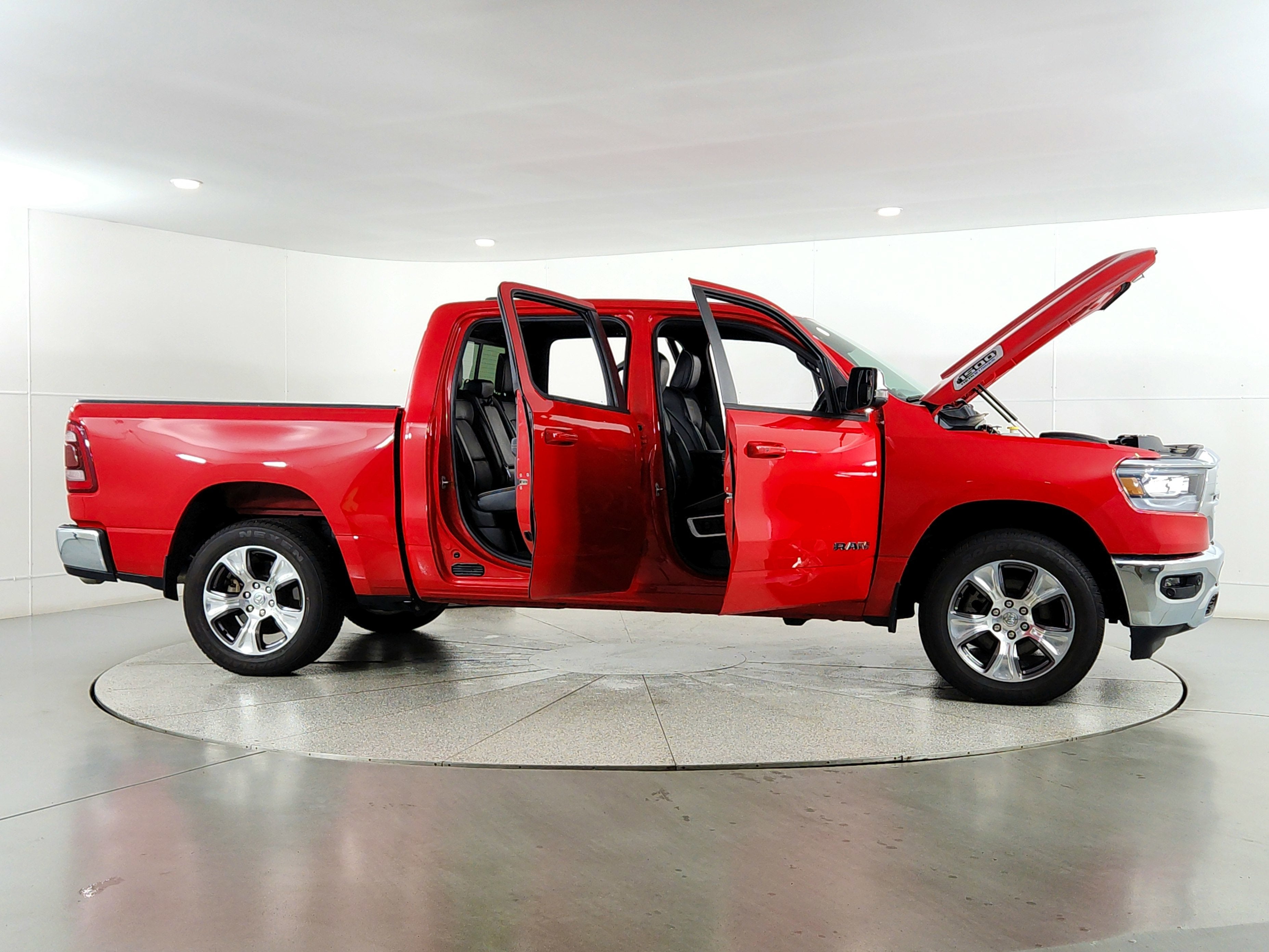 2023 RAM 1500 Laramie Crew Cab 4x4 5'7' Box