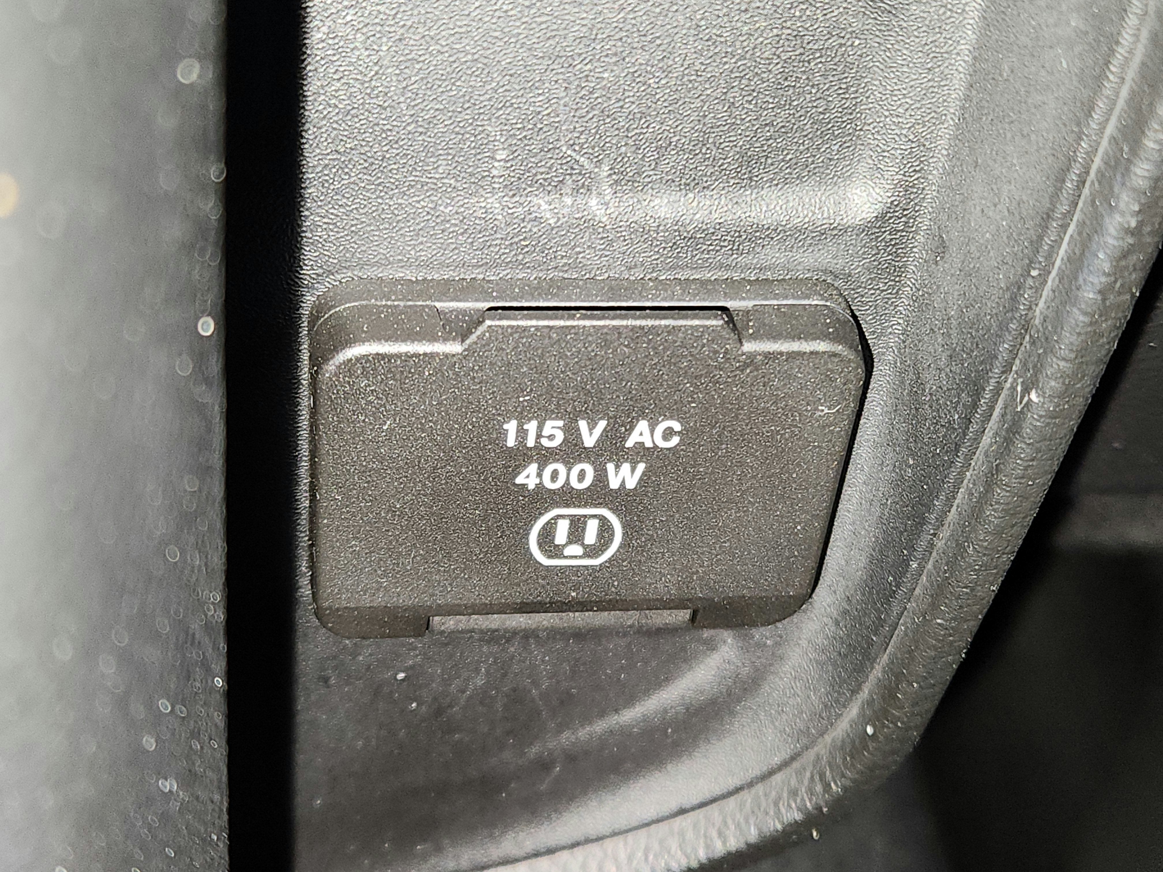 2019 RAM 1500 Laramie Crew Cab 4x4 5'7' Box