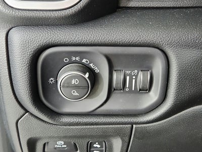 2019 RAM 1500 Laramie Crew Cab 4x4 5'7' Box