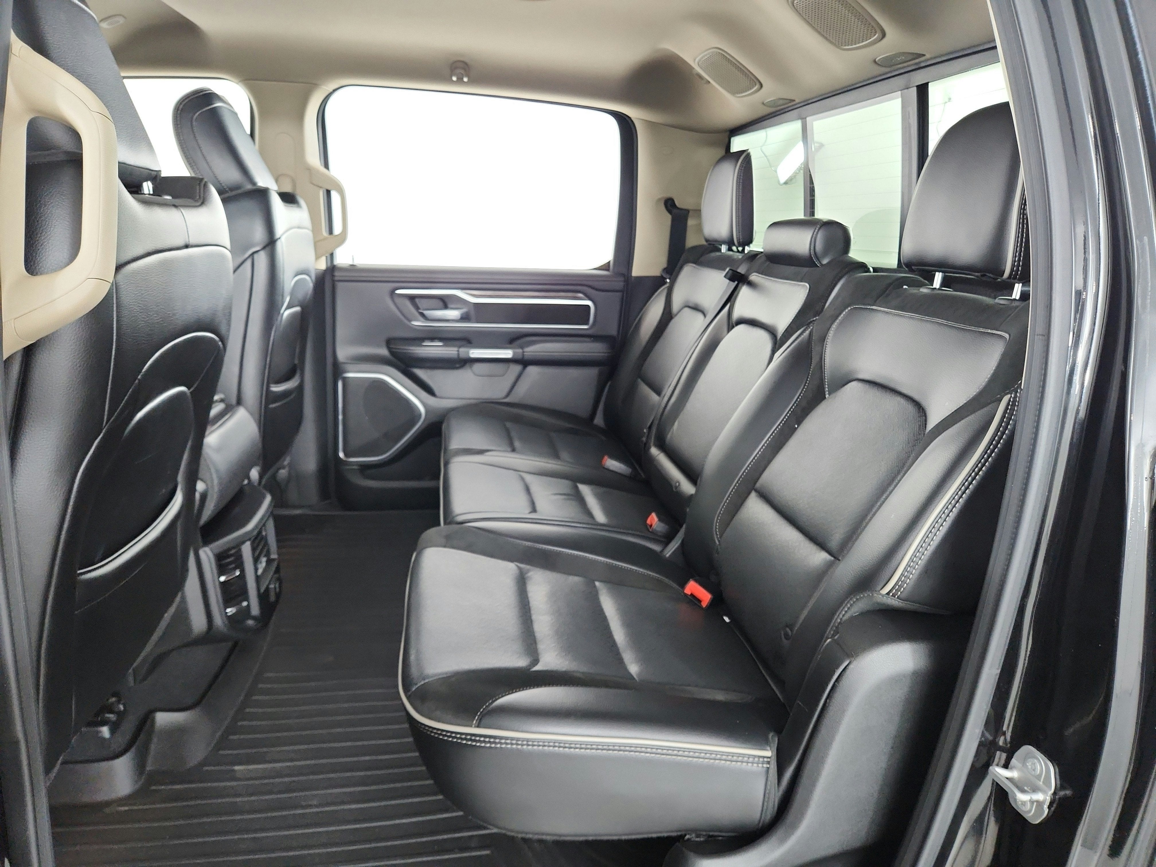 2019 RAM 1500 Laramie Crew Cab 4x4 5'7' Box