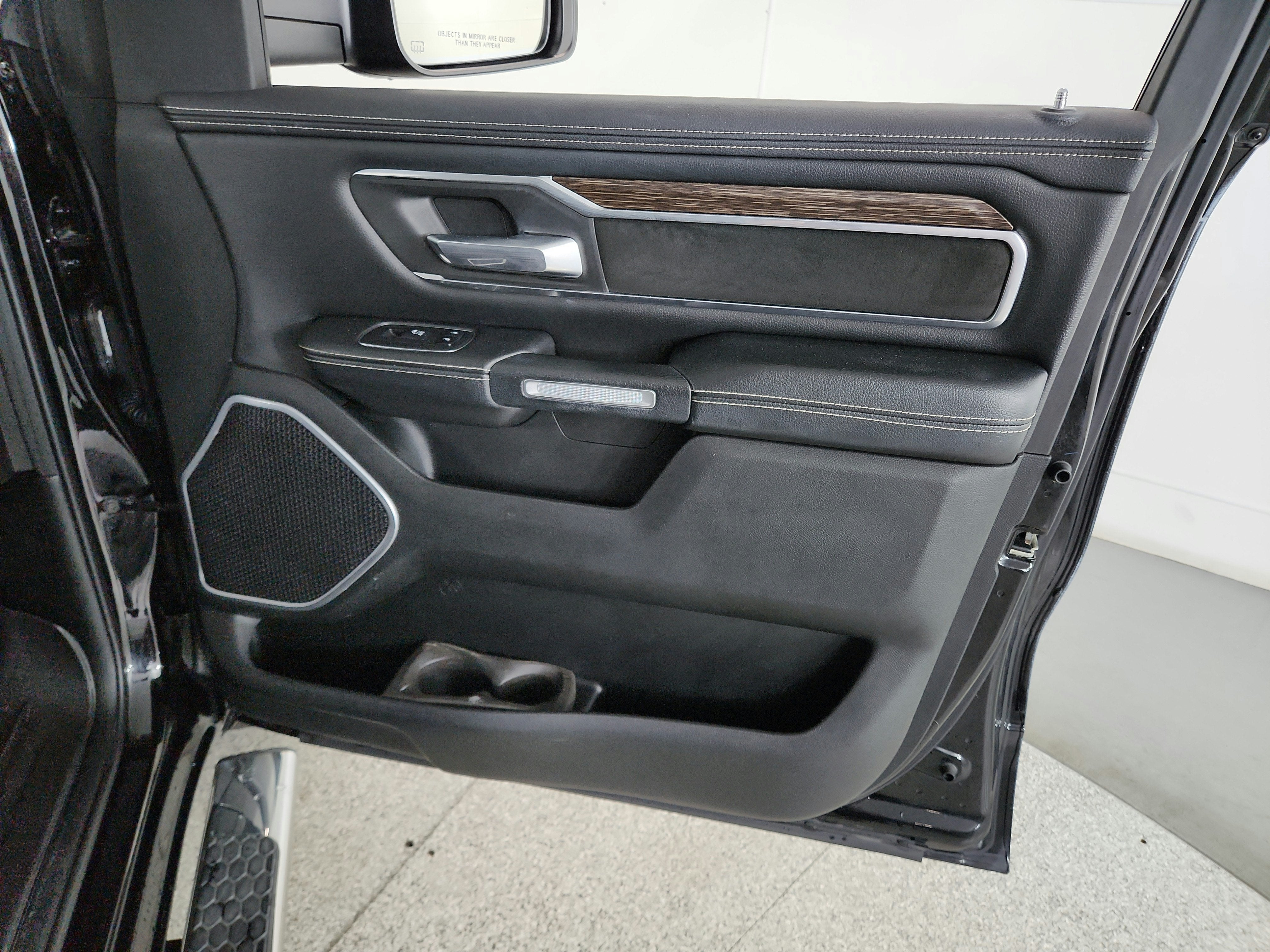 2019 RAM 1500 Laramie Crew Cab 4x4 5'7' Box