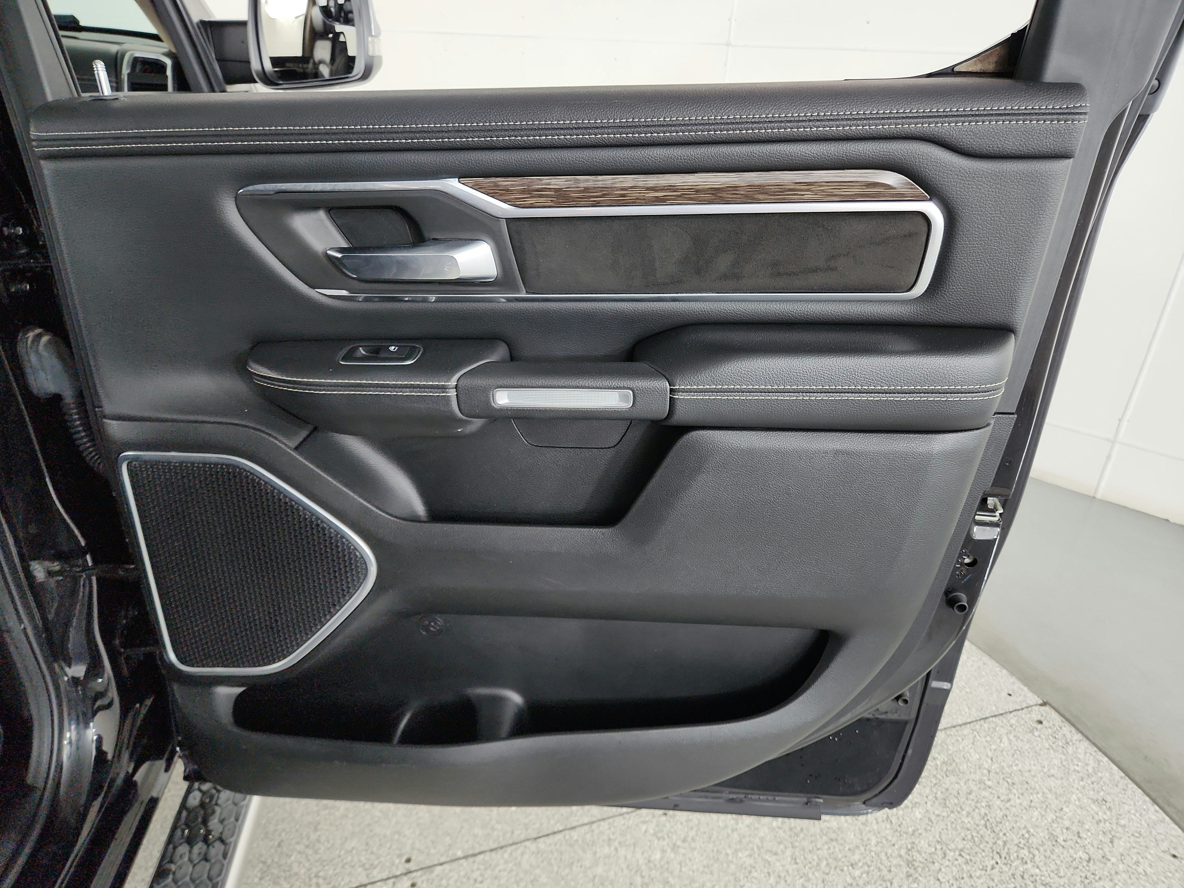 2019 RAM 1500 Laramie Crew Cab 4x4 5'7' Box