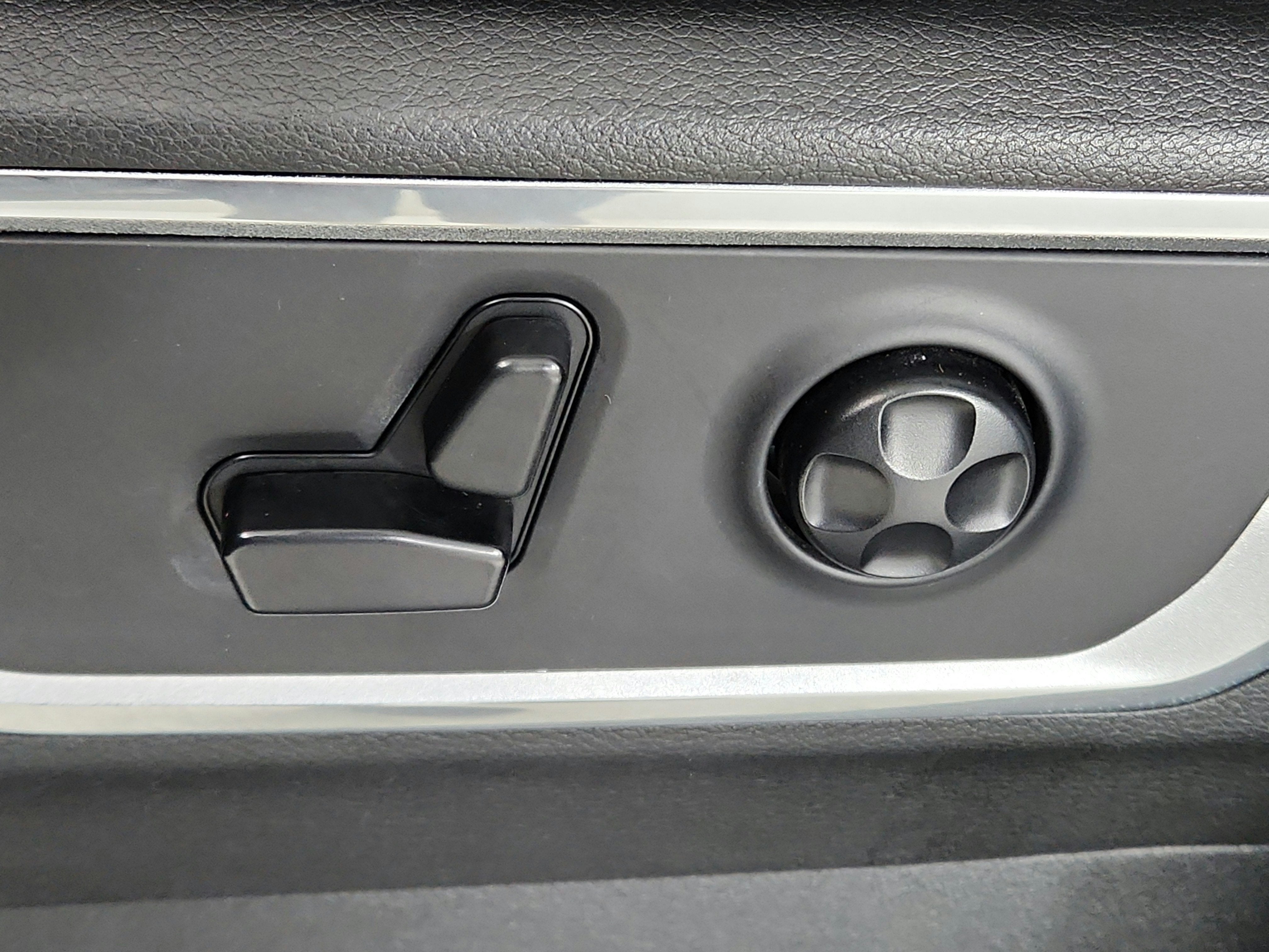 2019 RAM 1500 Laramie Crew Cab 4x4 5'7' Box