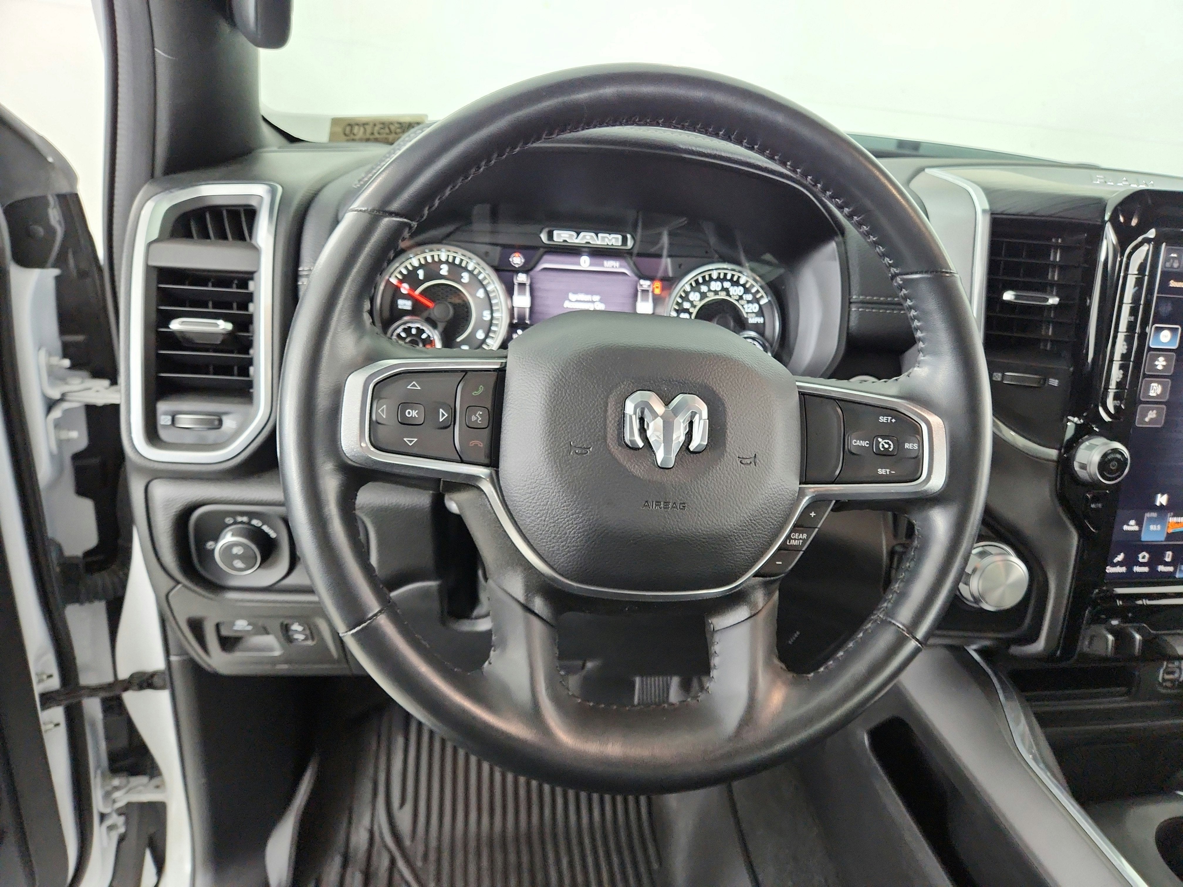 2023 RAM 1500 Laramie Crew Cab 4x4 5'7' Box