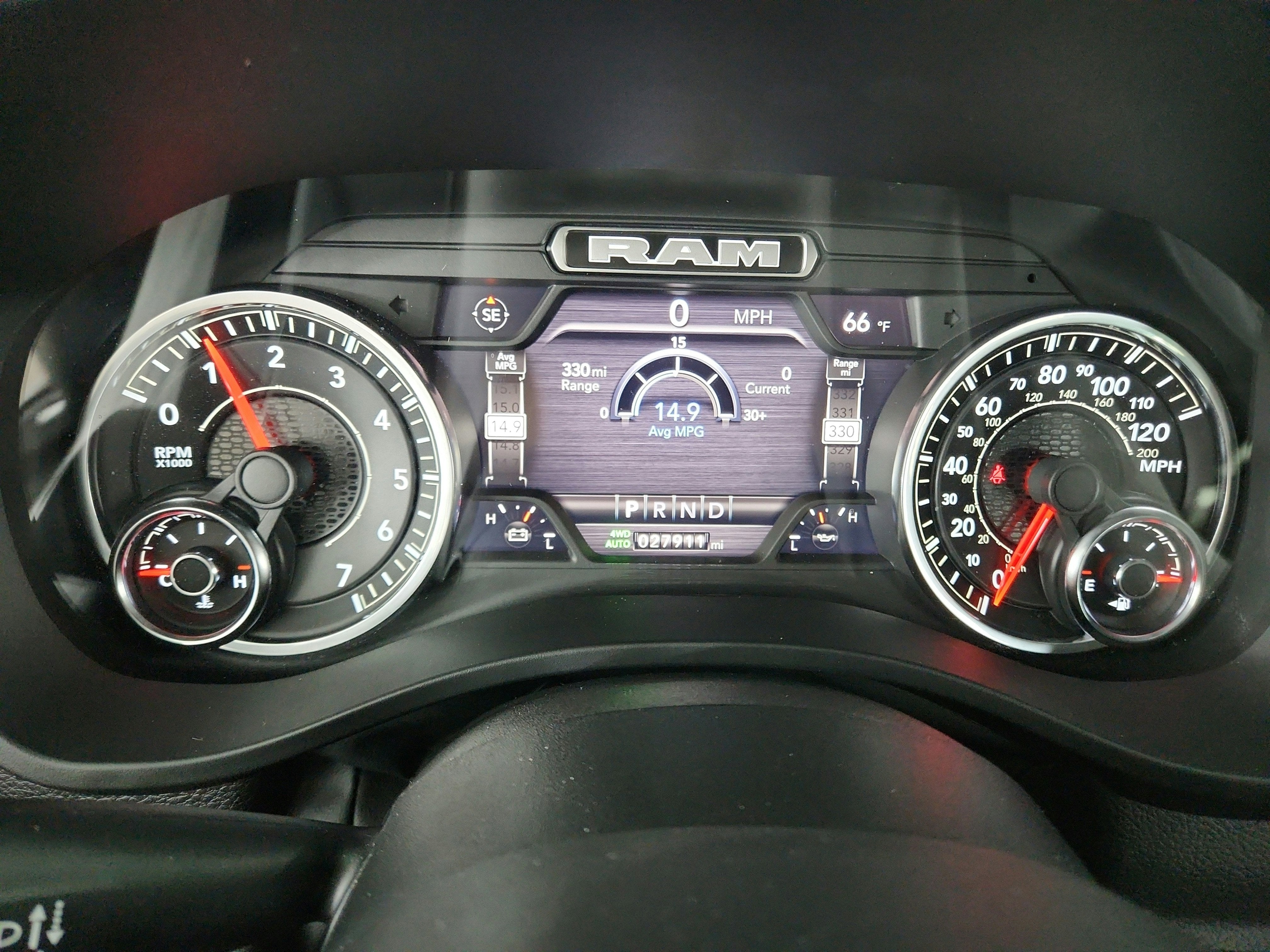 2023 RAM 1500 Laramie Crew Cab 4x4 5'7' Box