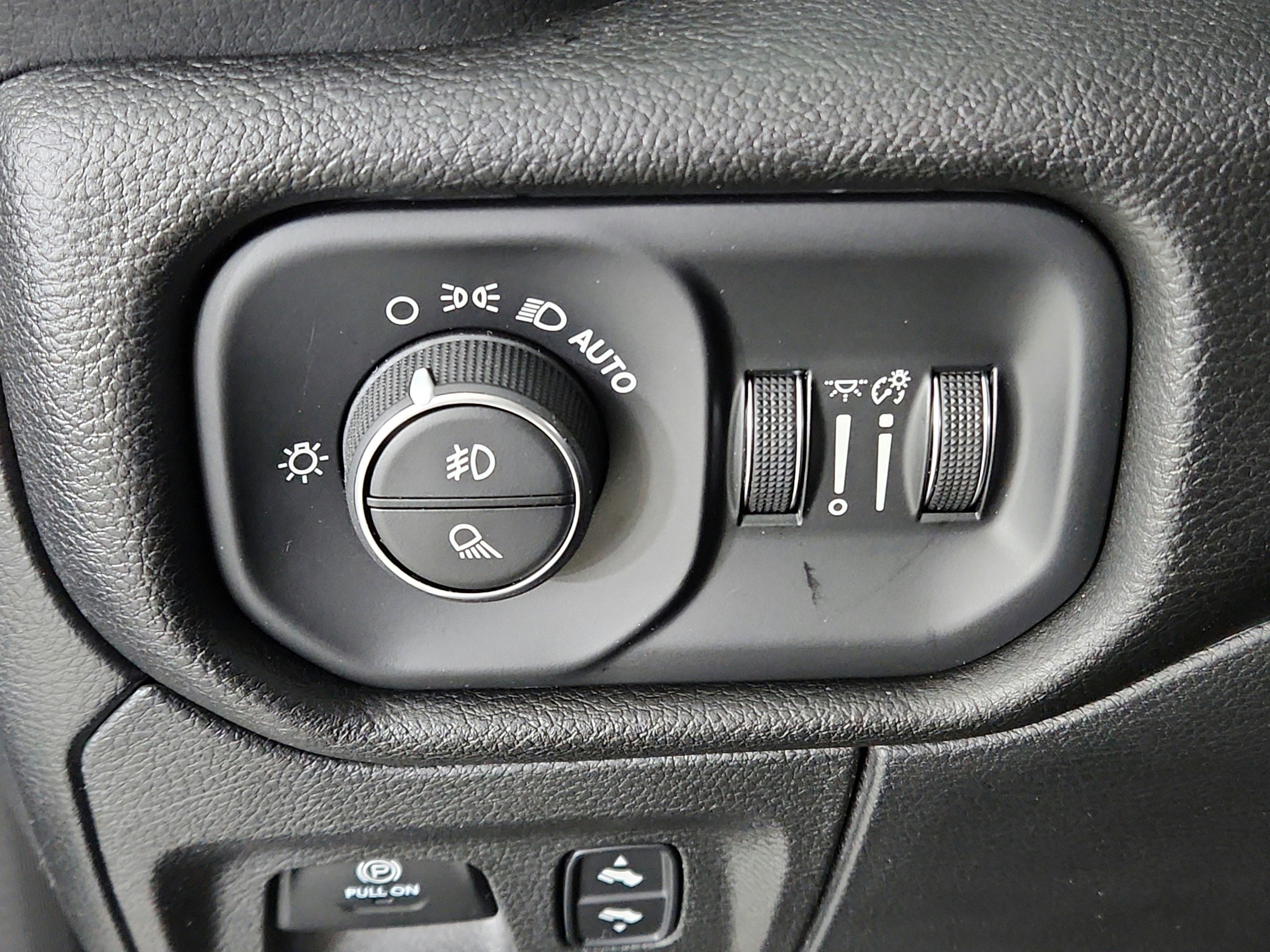 2023 RAM 1500 Laramie Crew Cab 4x4 5'7' Box