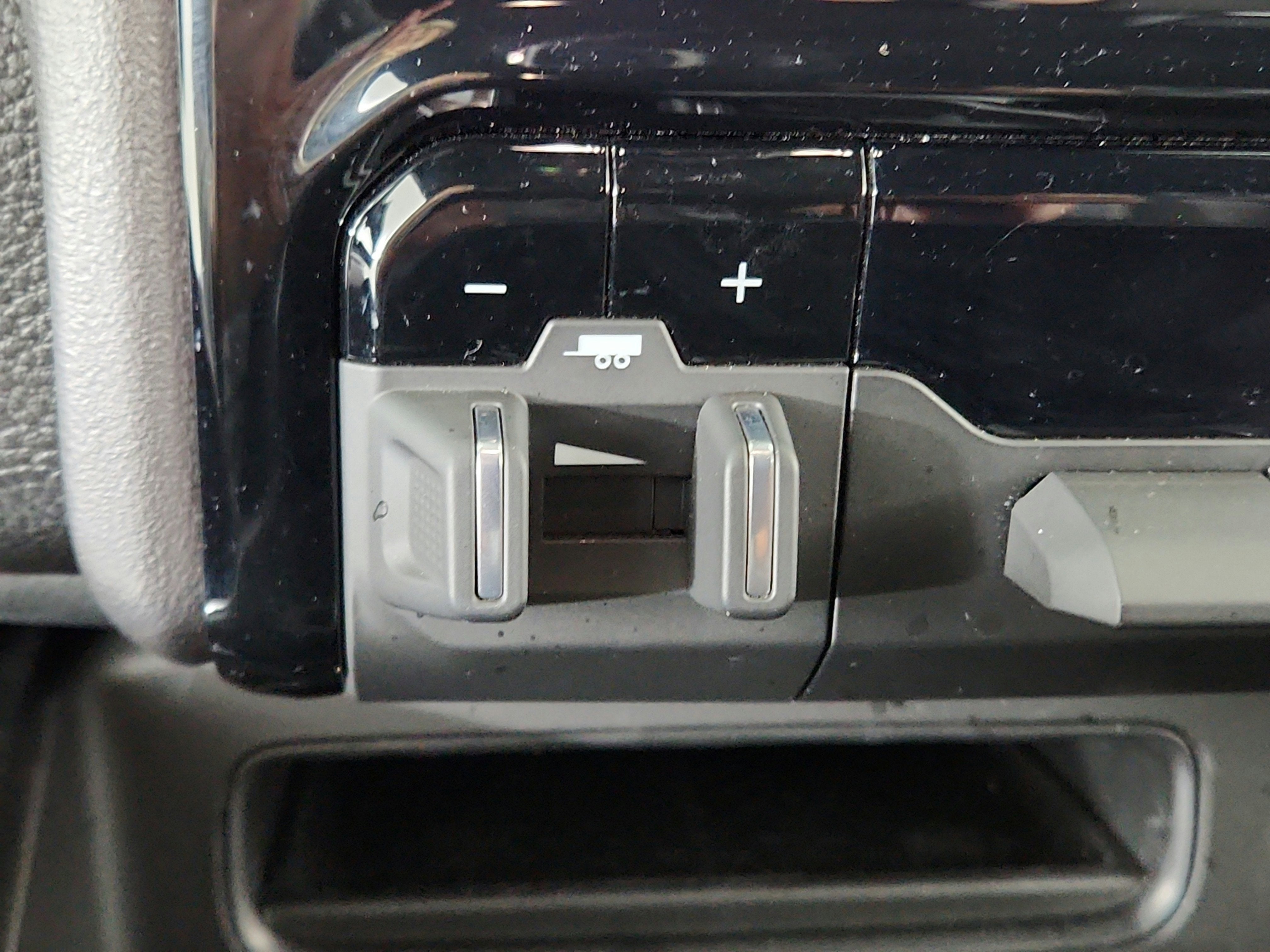 2023 RAM 1500 Laramie Crew Cab 4x4 5'7' Box