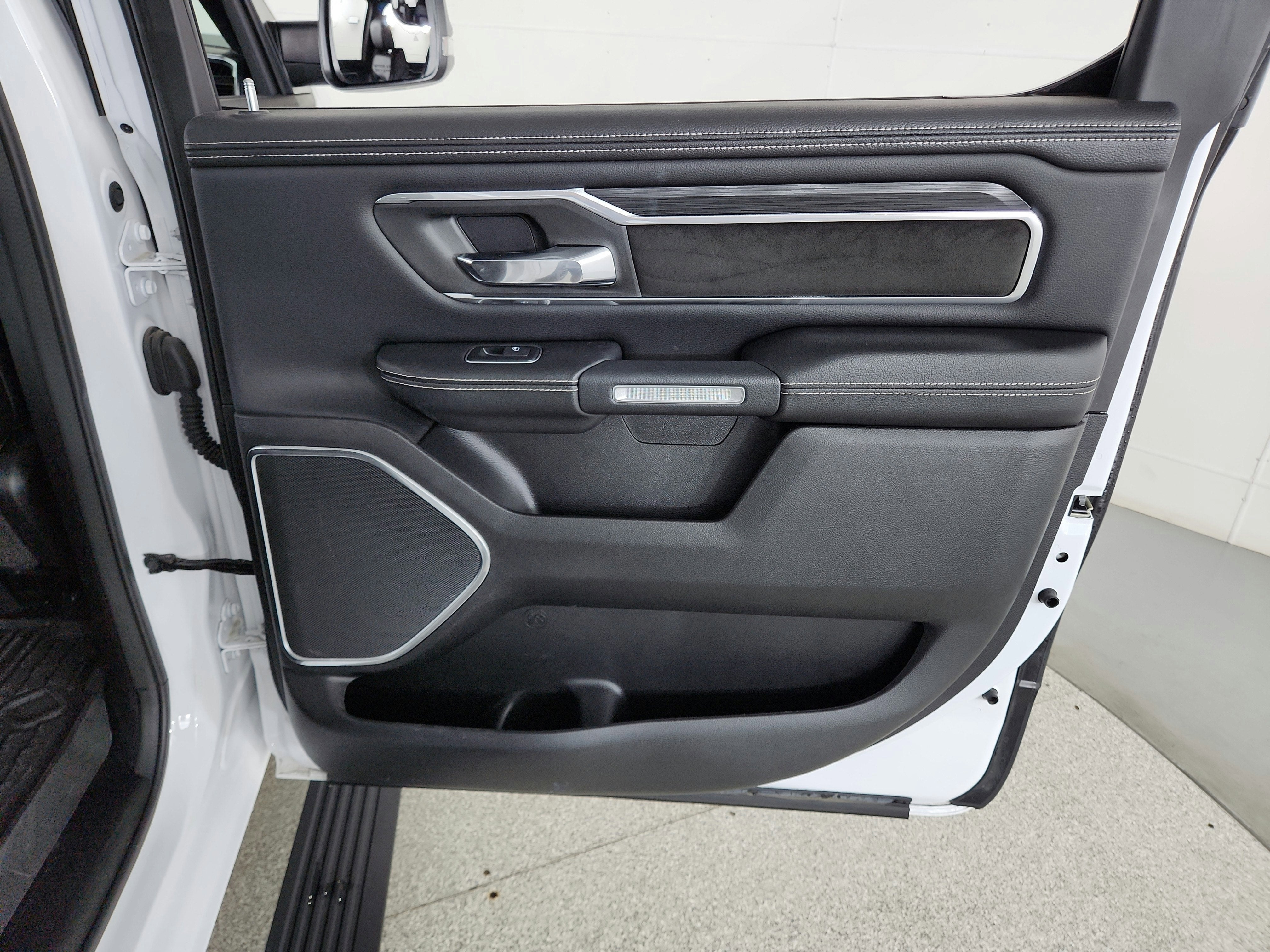 2023 RAM 1500 Laramie Crew Cab 4x4 5'7' Box