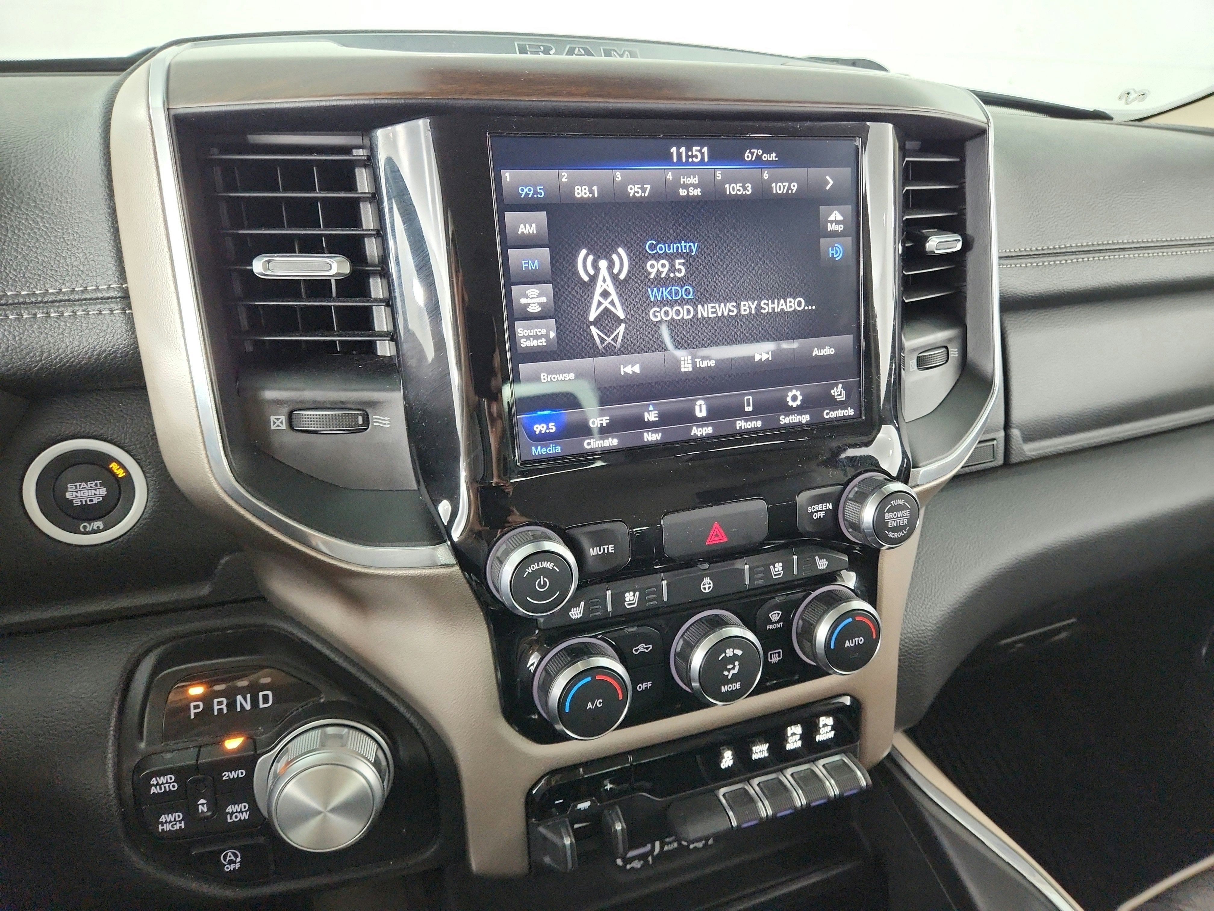 2021 RAM 1500 Laramie Crew Cab 4x4 5'7' Box