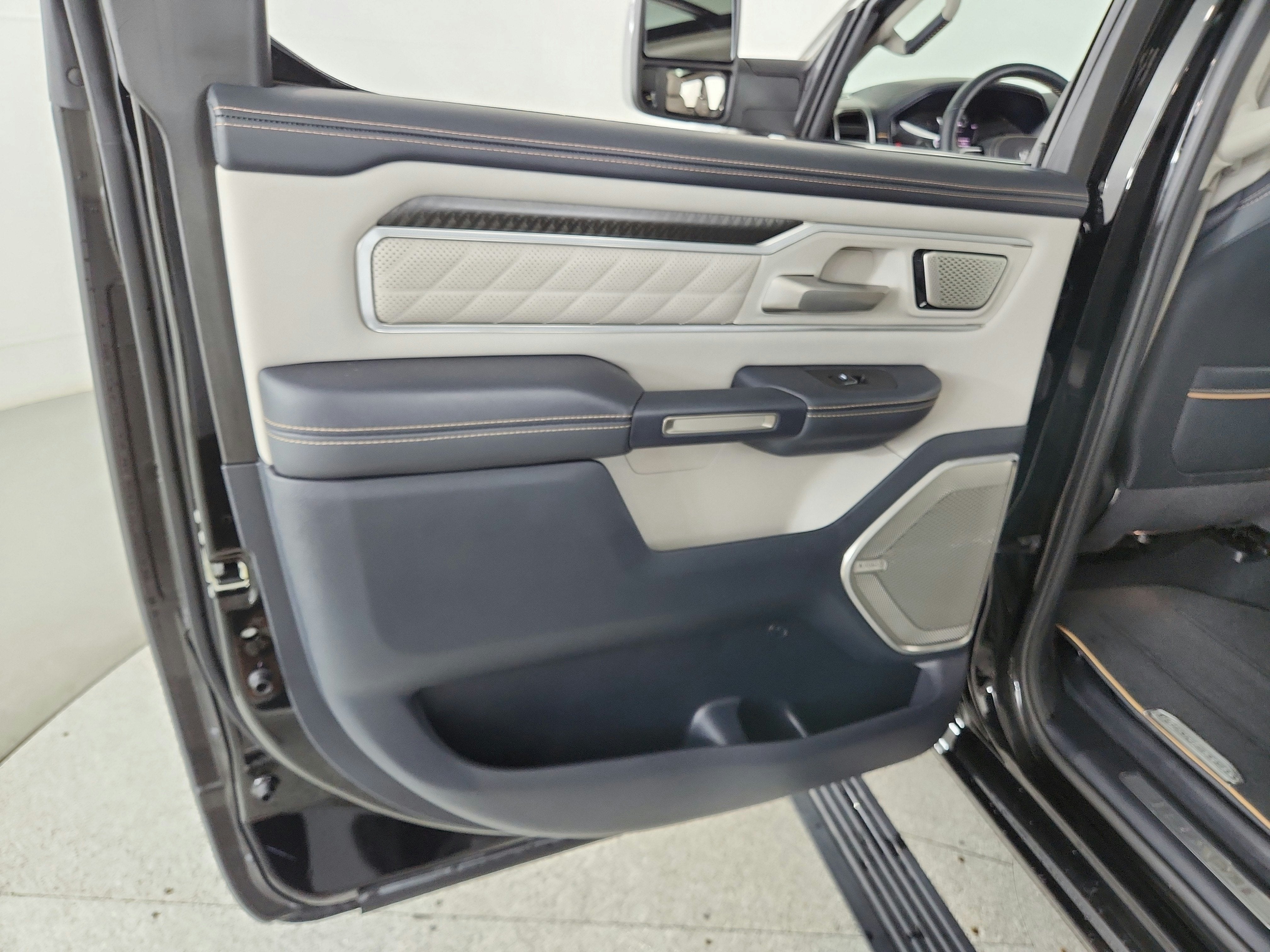 2025 RAM 1500 Tungsten Crew Cab 4x4 5'7' Box