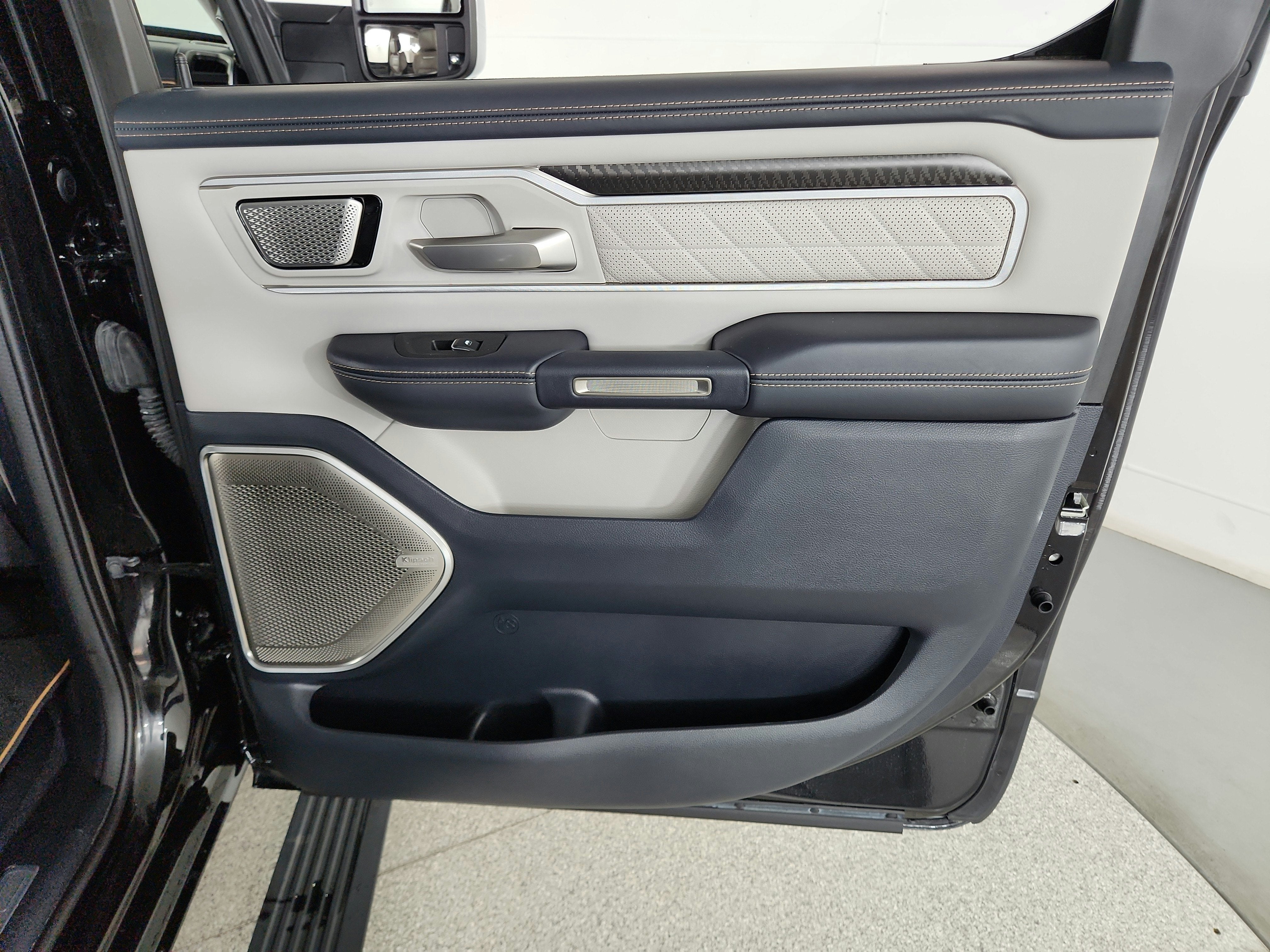 2025 RAM 1500 Tungsten Crew Cab 4x4 5'7' Box