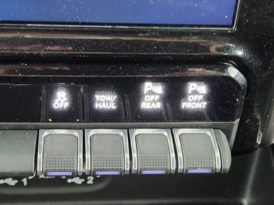 2020 RAM 1500 Laramie Crew Cab 4x4 6'4' Box