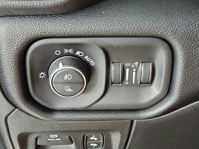 2020 RAM 1500 Laramie Crew Cab 4x4 6'4' Box