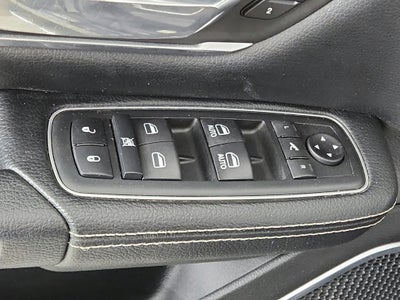 2020 RAM 1500 Laramie Crew Cab 4x4 6'4' Box