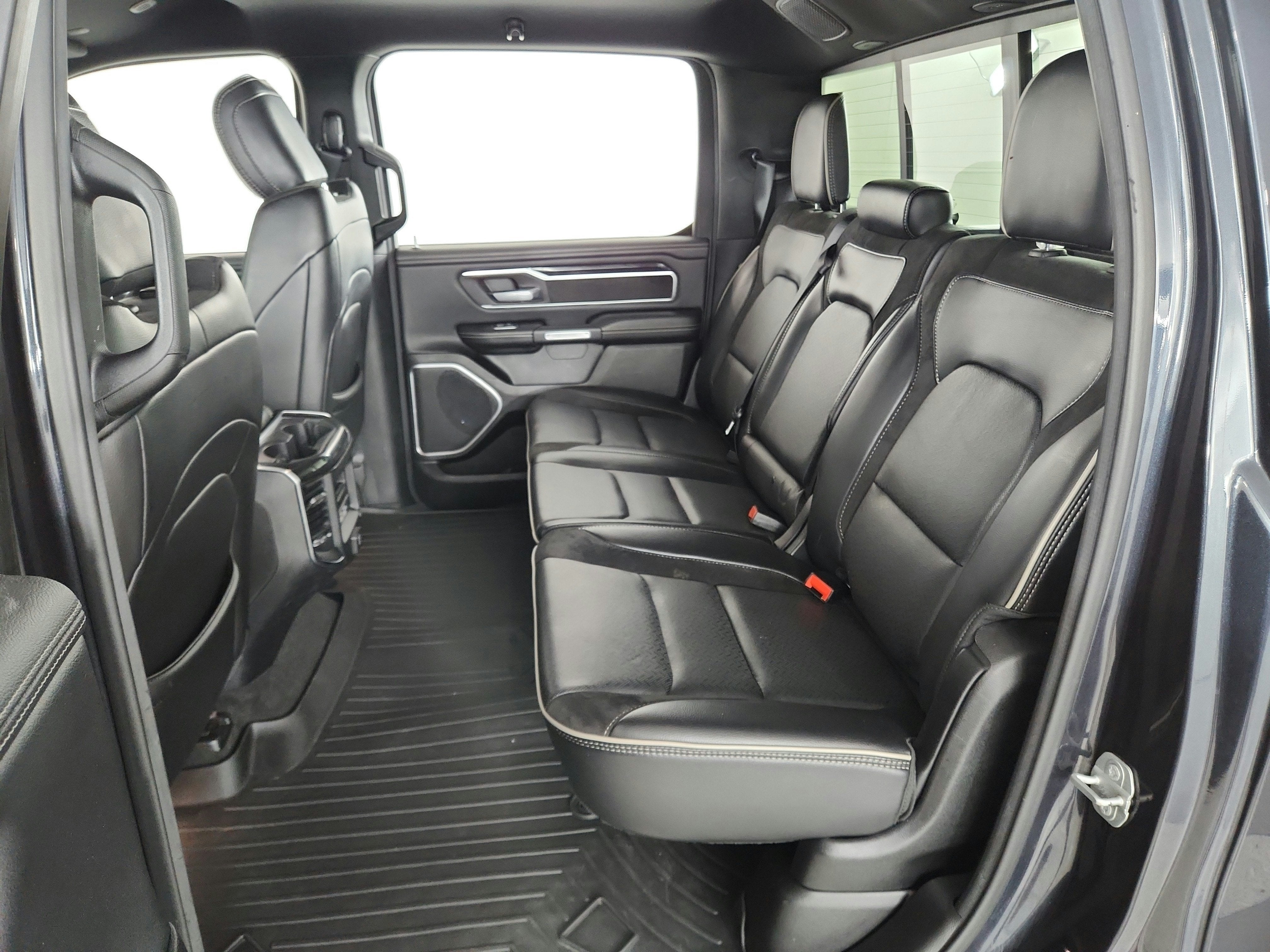 2020 RAM 1500 Laramie Crew Cab 4x4 6'4' Box