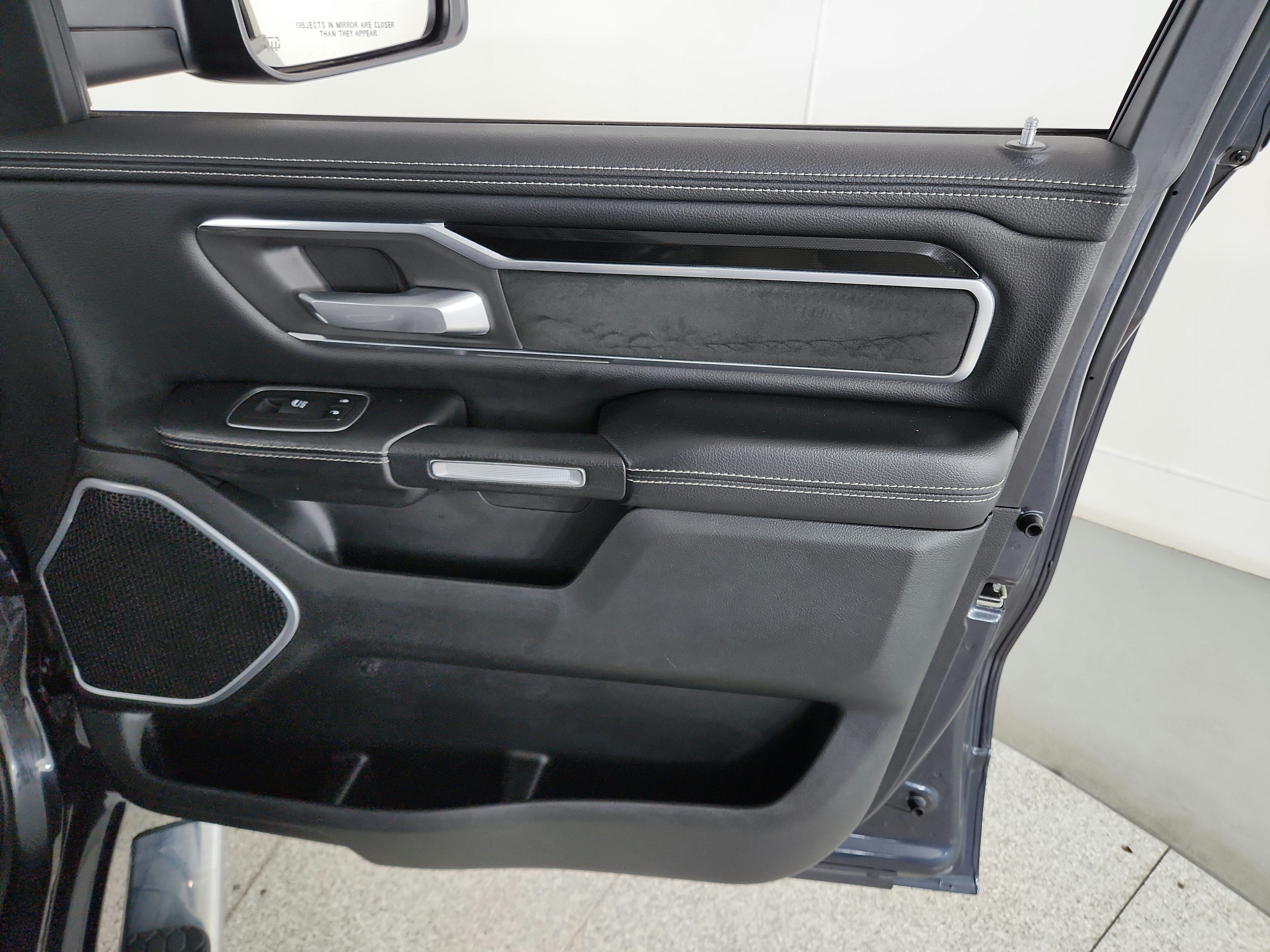 2020 RAM 1500 Laramie Crew Cab 4x4 6'4' Box