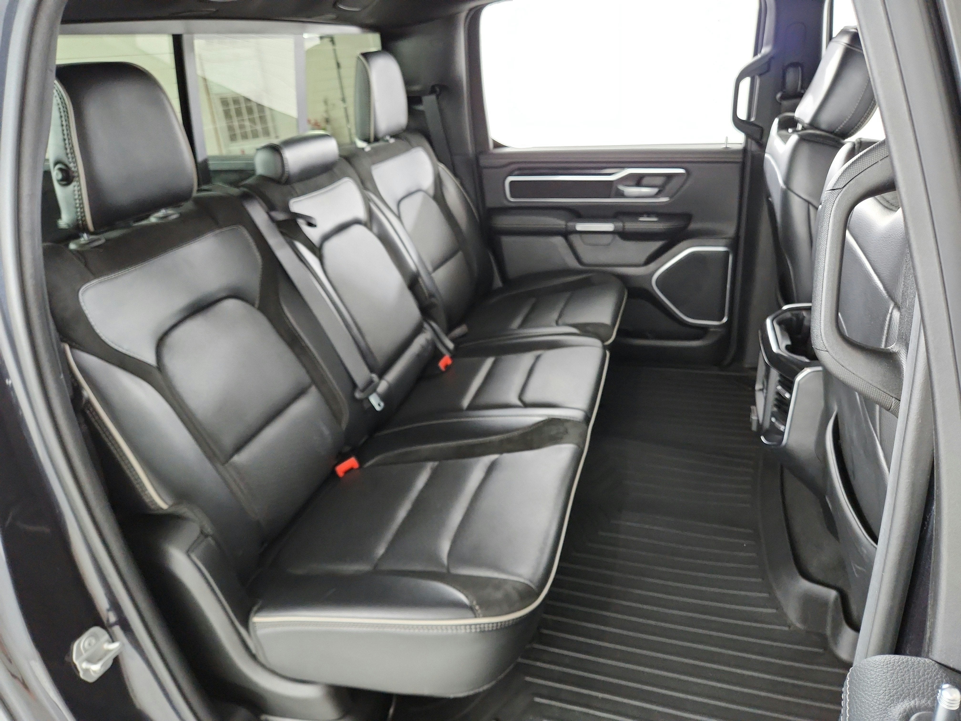 2020 RAM 1500 Laramie Crew Cab 4x4 6'4' Box