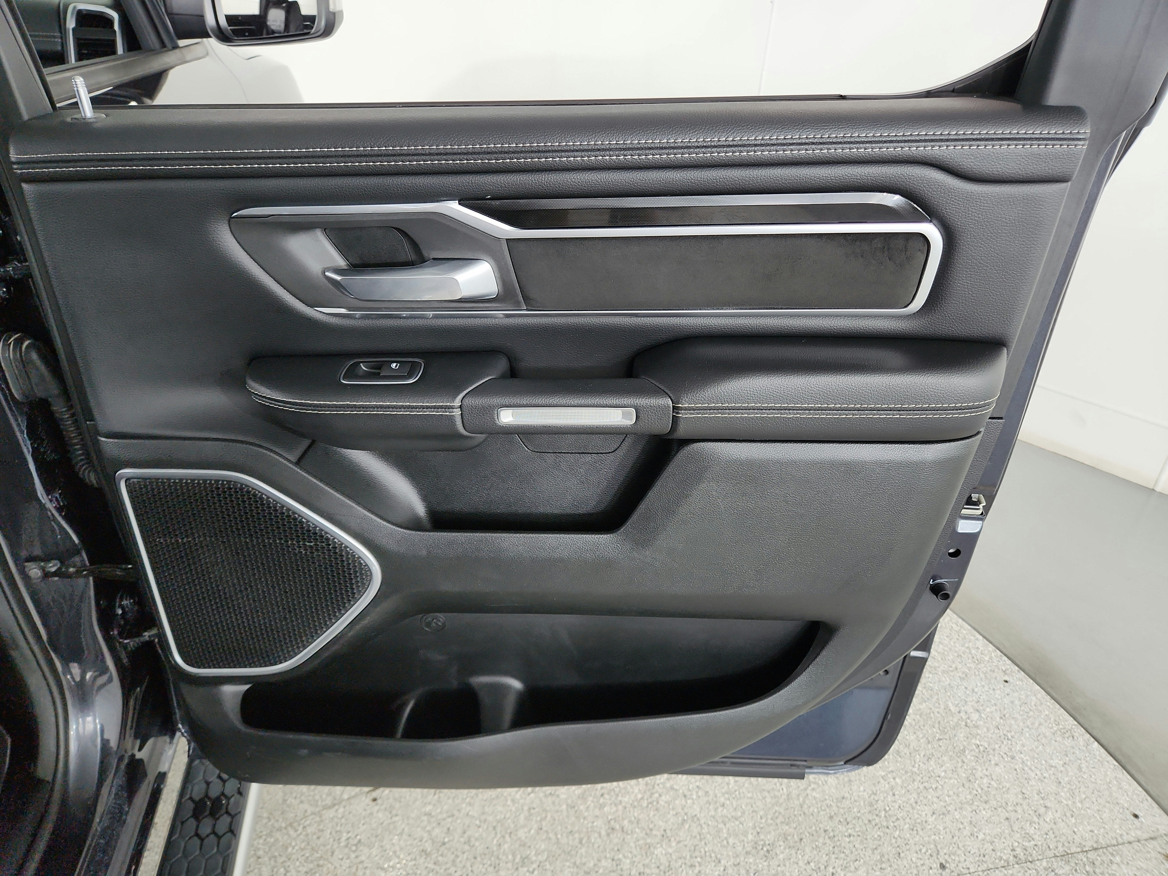 2020 RAM 1500 Laramie Crew Cab 4x4 6'4' Box