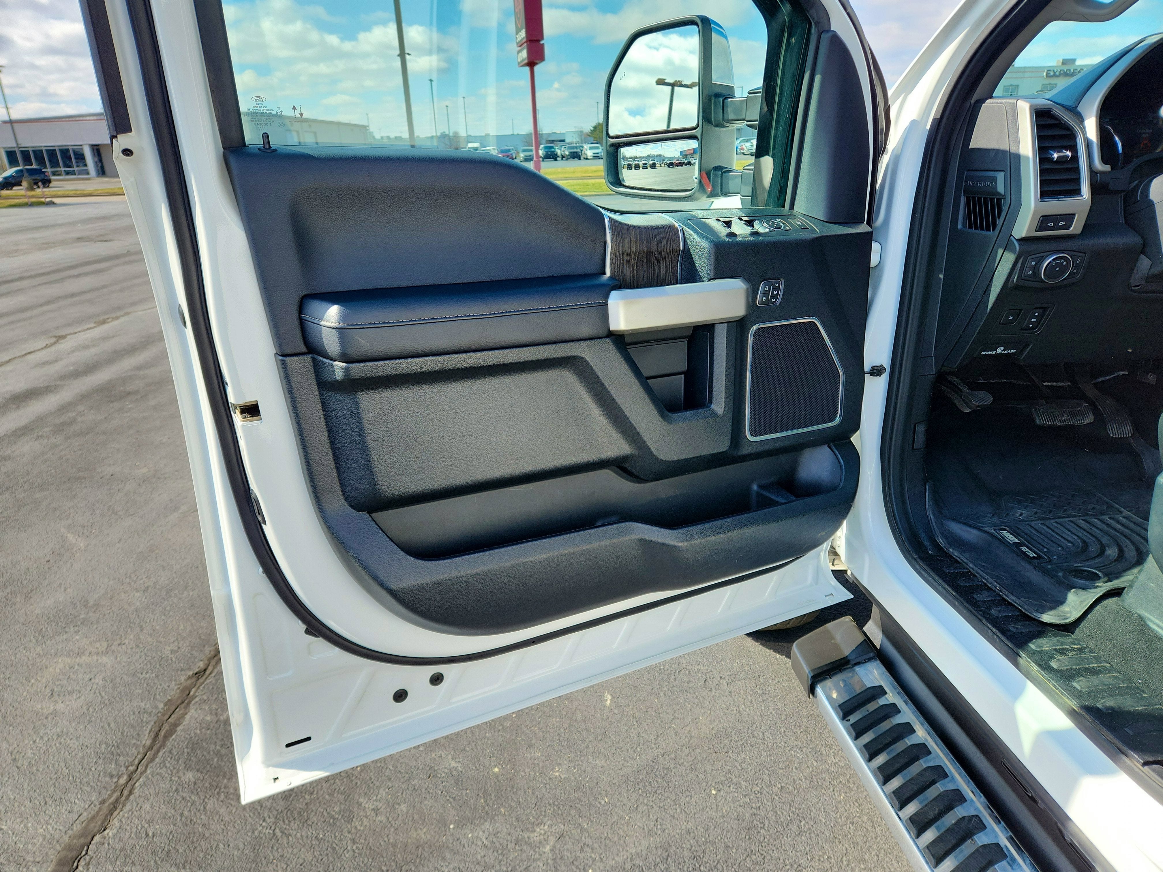 2020 Ford Super Duty F-350 DRW LARIAT