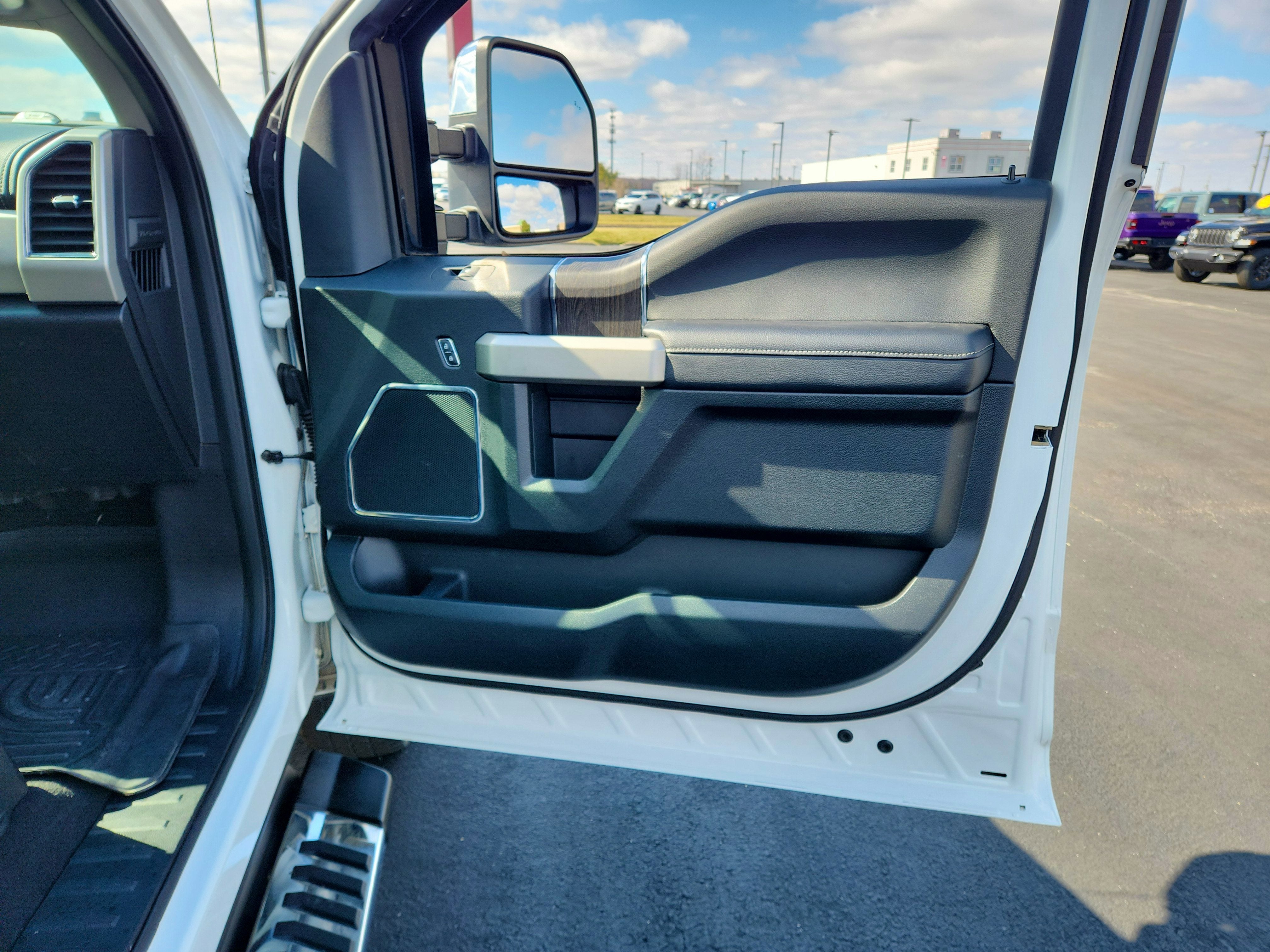 2020 Ford Super Duty F-350 DRW LARIAT